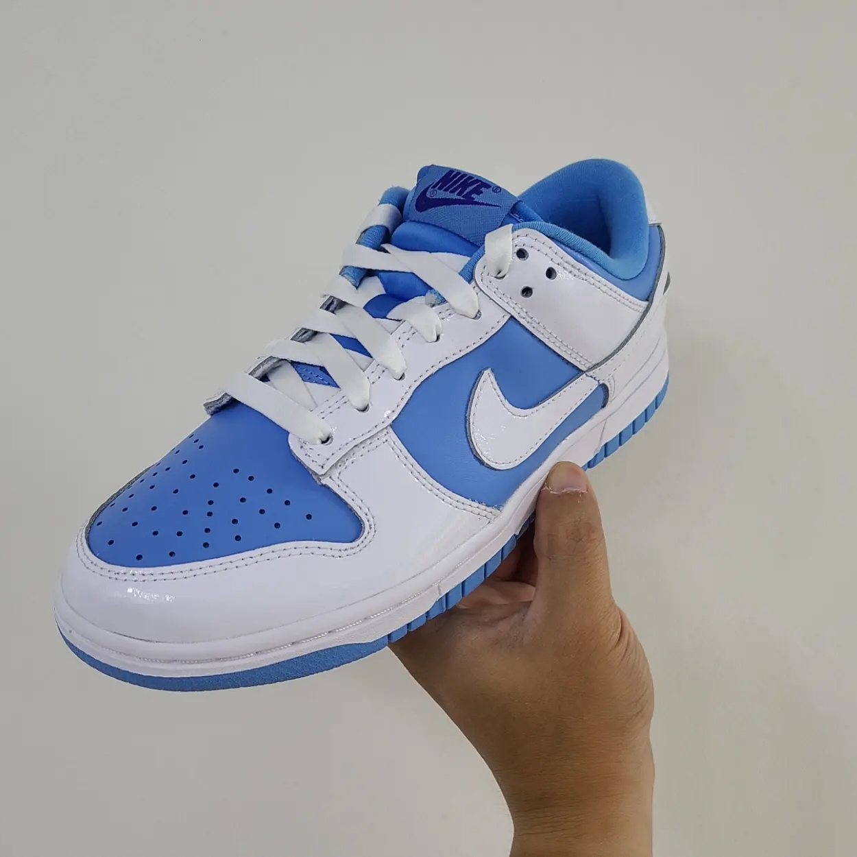 (W) Nike Dunk Low Essential University Blue 착용 스타일 - 1