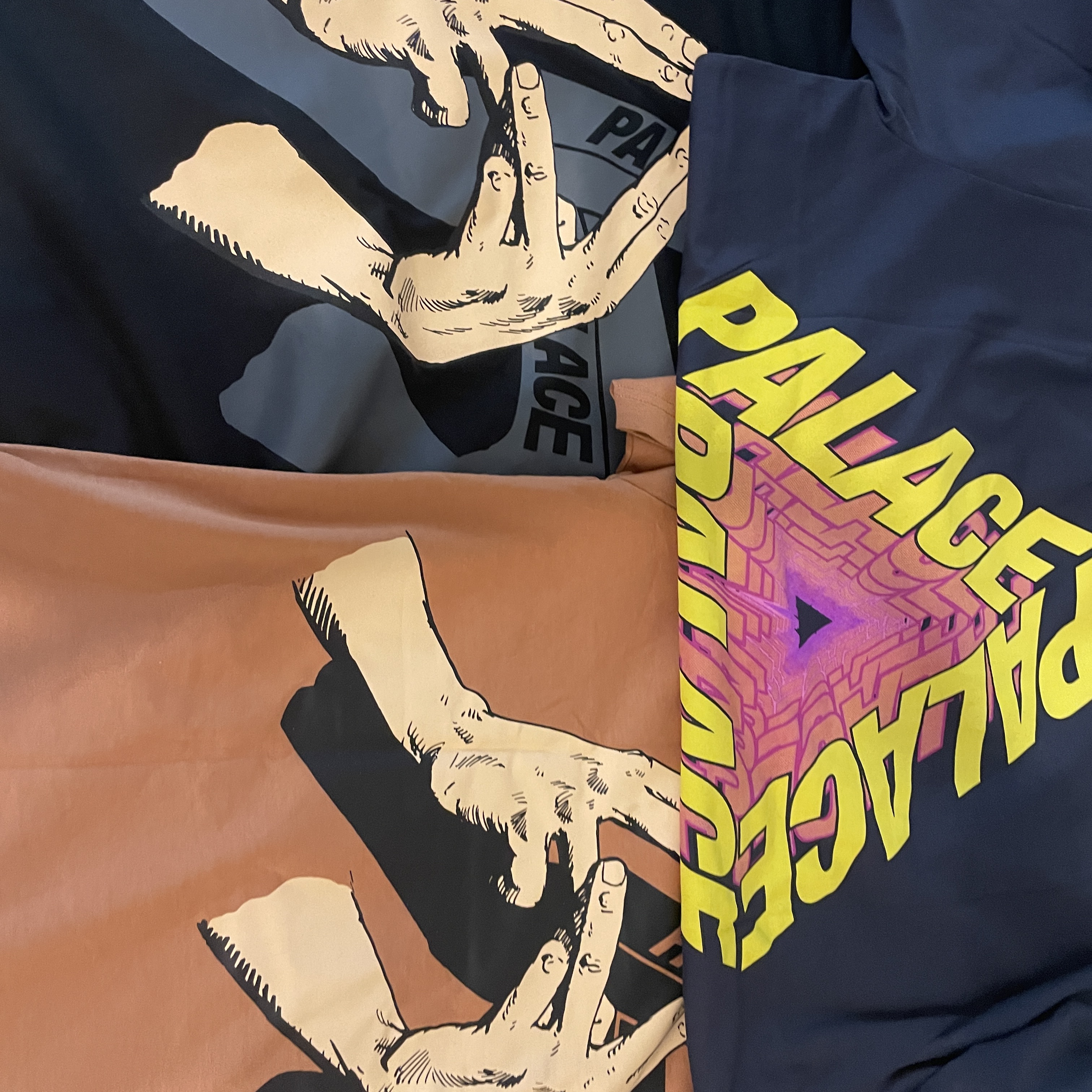 Palace Valley of the Shadows T-Shirt Caramel - 22SS, Palace Valley of the Shadows T-Shirt Black - 22SS 착용 스타일