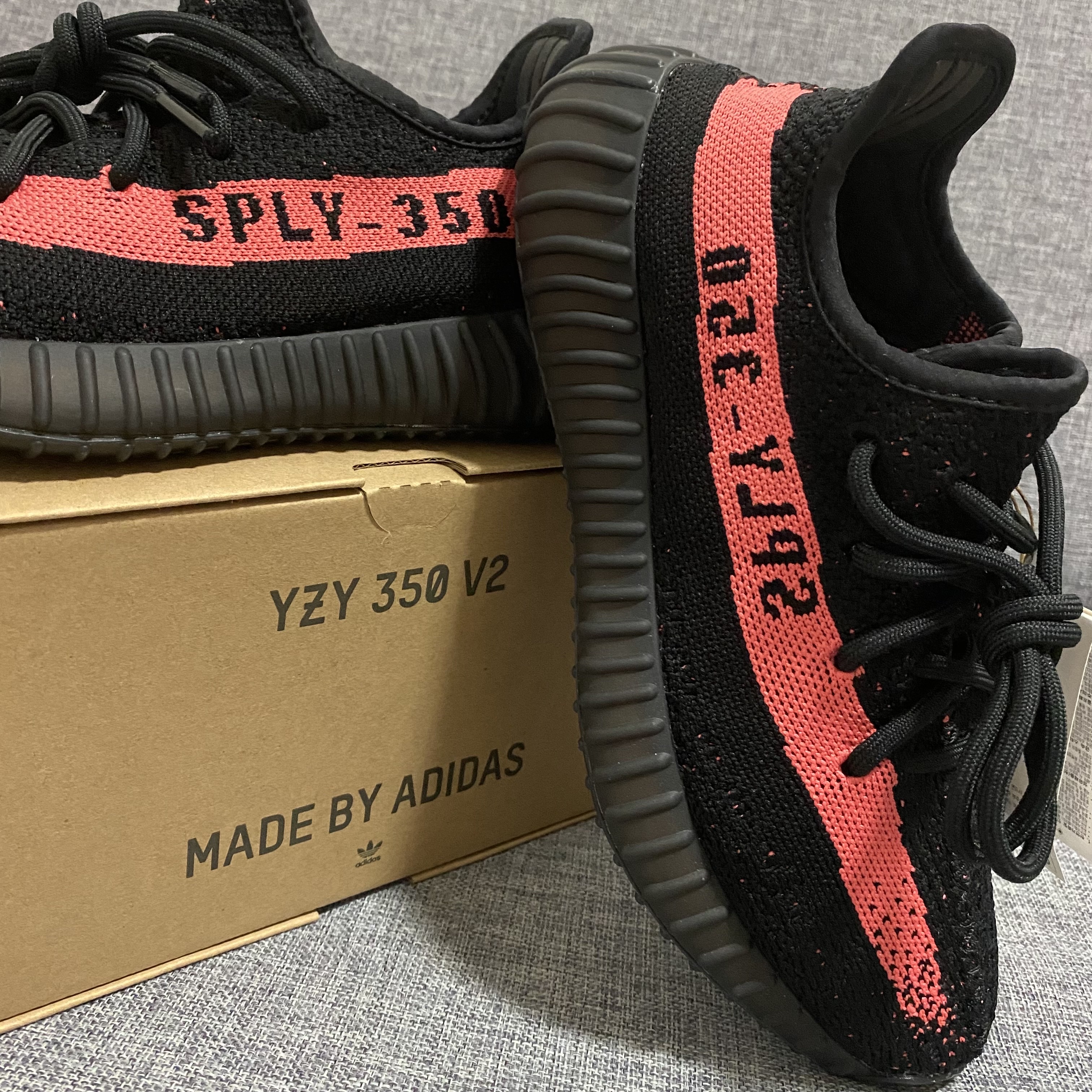 Adidas Yeezy Boost 350 V2 Core Black Red 2022/2023 착용 스타일