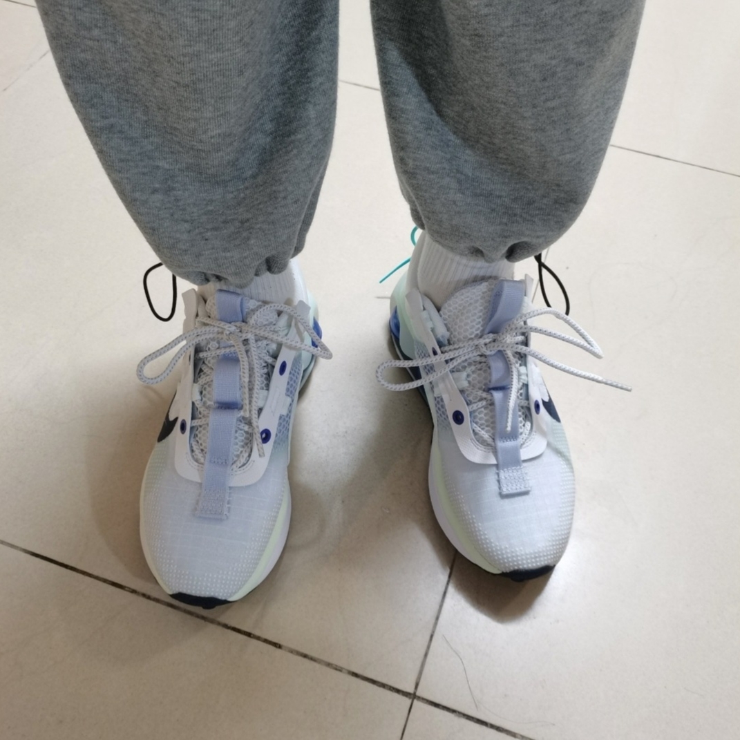 (W) Nike Air Max 2021 Obsidian Ghost 착용 스타일 - 2