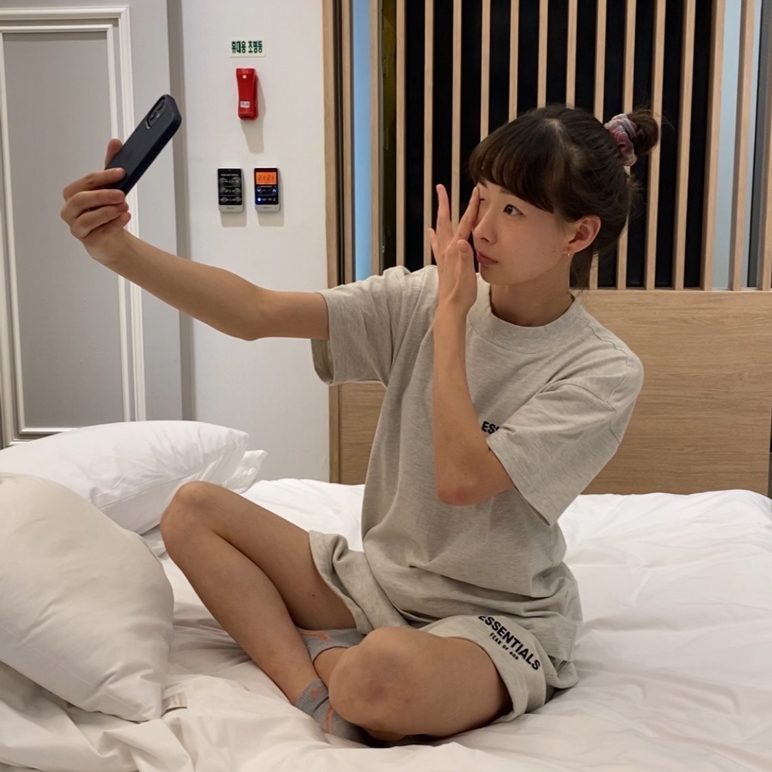 Essentials The Core Collection T-Shirt Light Oatmeal, Essentials Fleece Shorts Oatmeal Heather - 20FW 착용 스타일