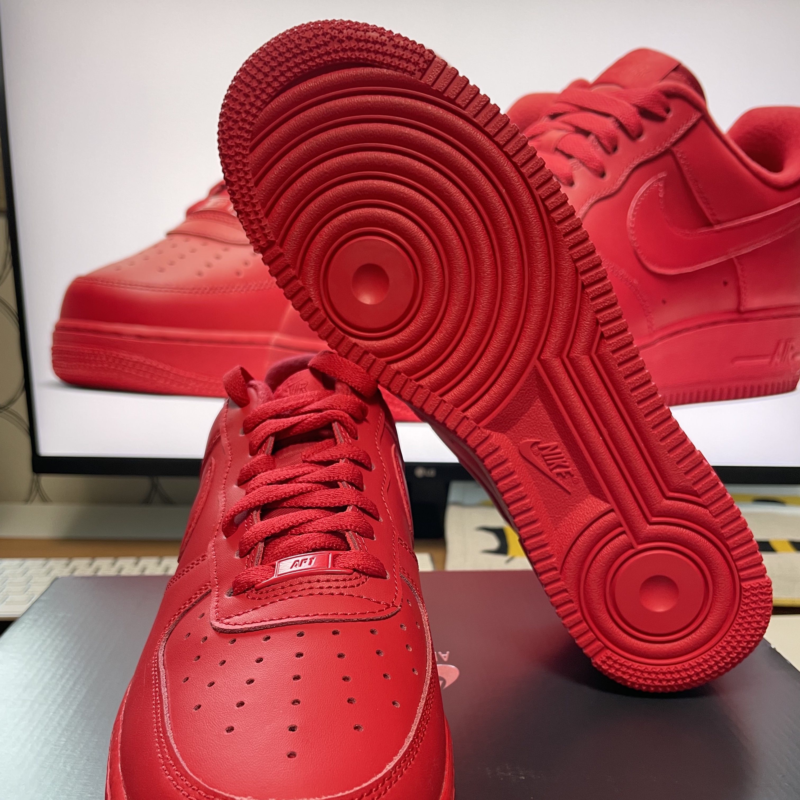 Nike Air Force 1 '07 LV8 Low 1 Triple Red 착용 스타일 - 5