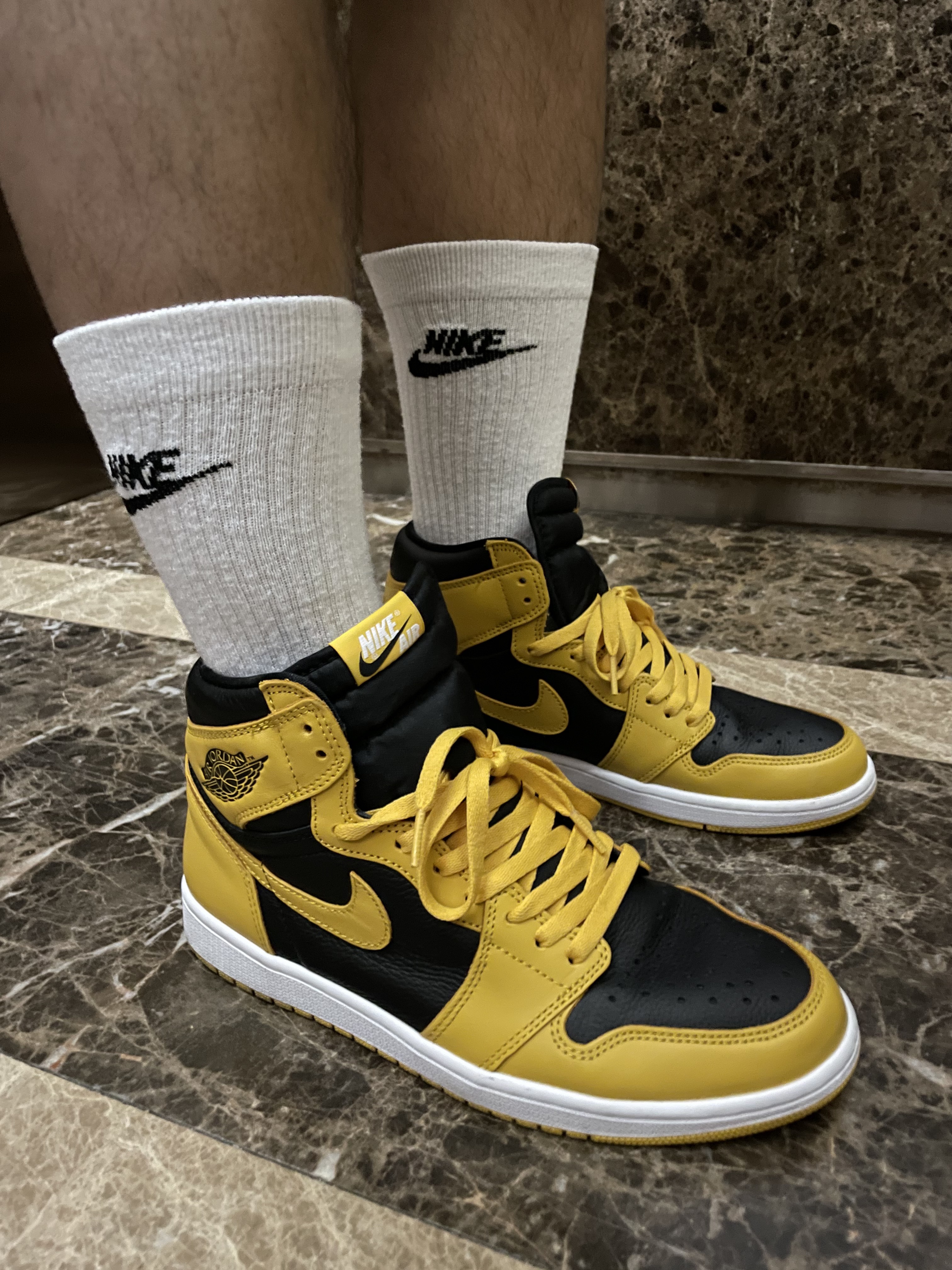 Jordan 1 Retro High OG Pollen, Nike ACG Cargo Shorts Black - Asia 착용 스타일 - 3