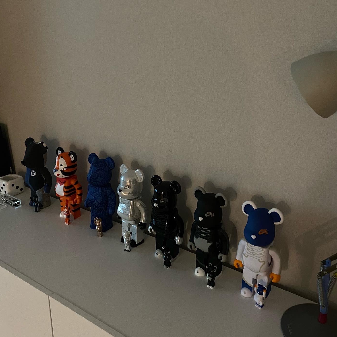 Bearbrick x Nike SB 2020 100% & 400% Set Black, Bearbrick x Nike SB 2020 100% & 400% Set White 착용 스타일 - 1