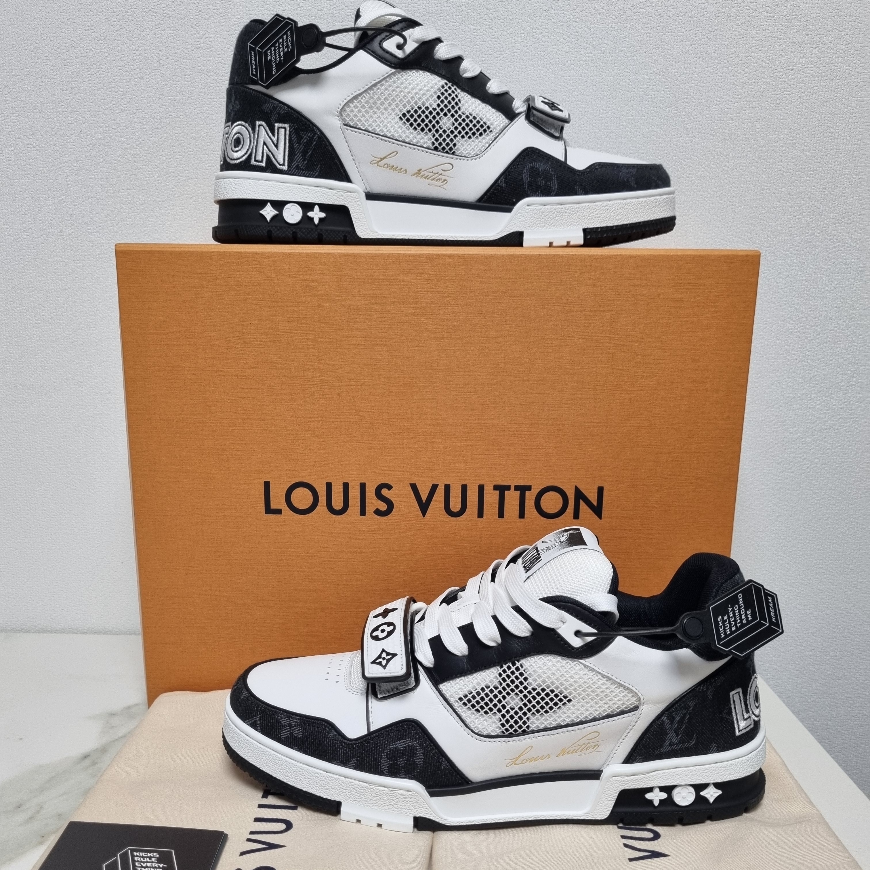 Louis Vuitton LV Trainer Sneakers Black 착용 스타일