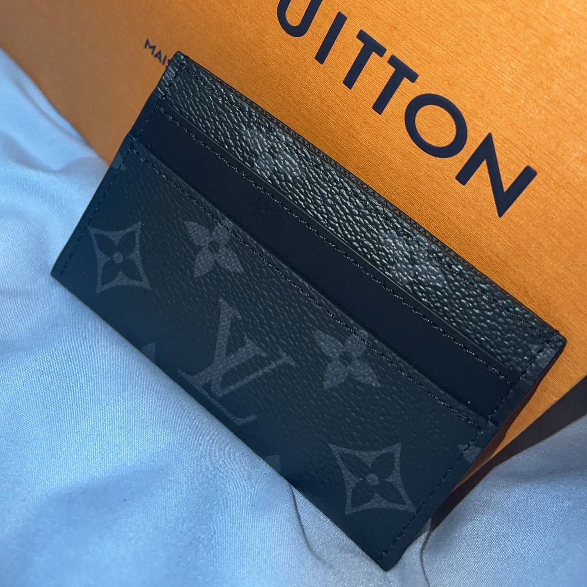 Louis Vuitton Double Card Holder Monogram Eclipse 착용 스타일