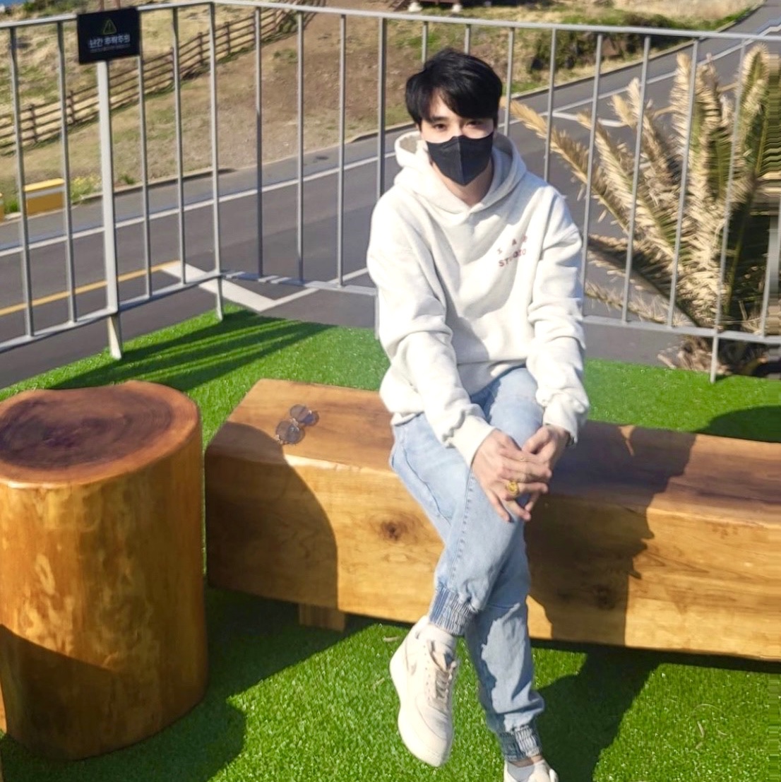 IAB Studio Hoodie Oatmeal Burgundy, Nike x Stussy Air Force 1 Low Fossil 착용 스타일