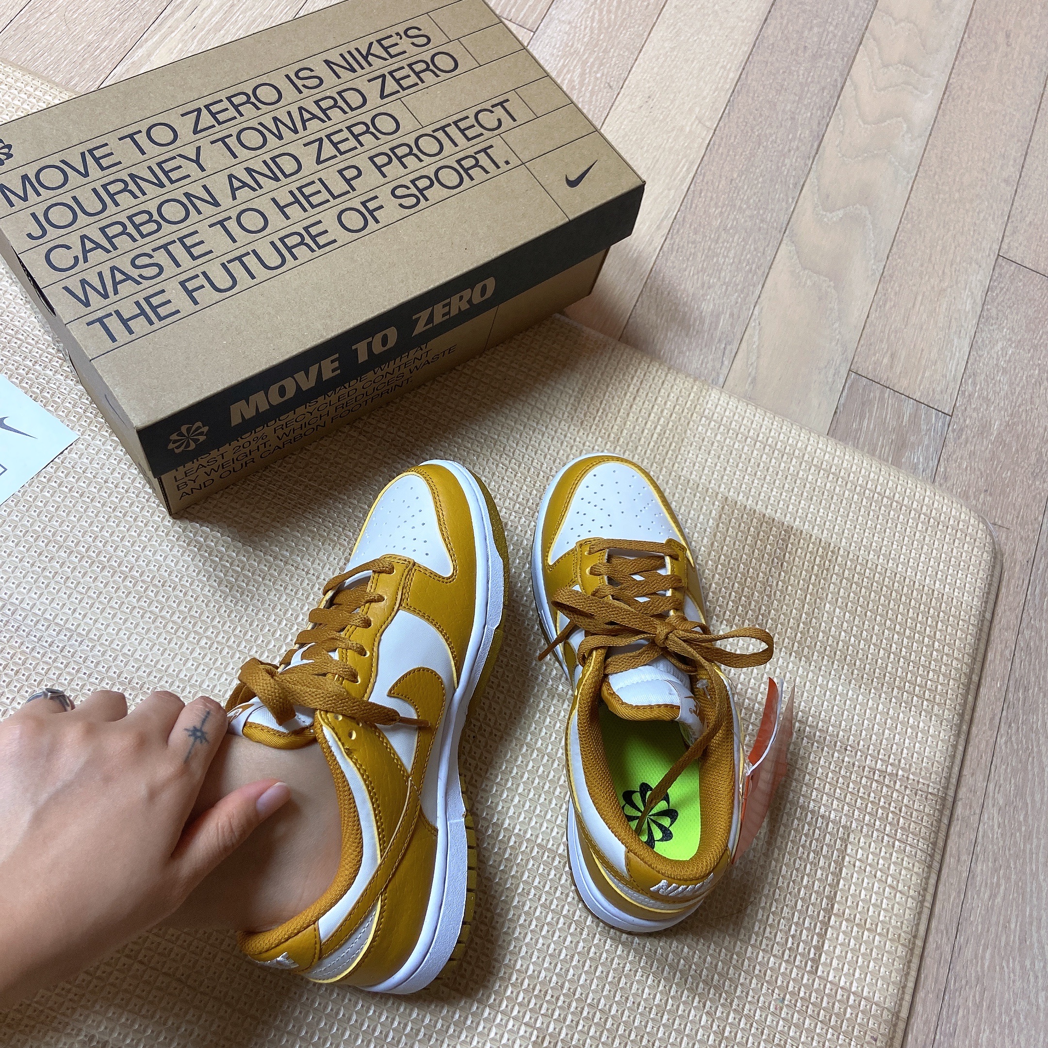 (W) Nike Dunk Low Next Nature Phantom 착용 스타일 - 1