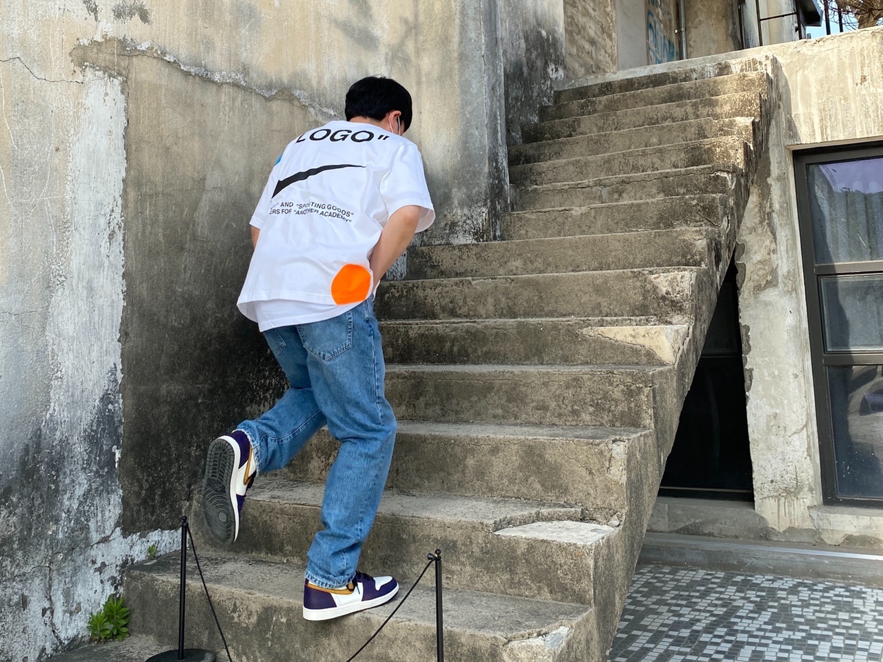 Nike x Off-White Mercurial NRG X T-Shirt White, Jordan 1 Retro High OG Defiant SB LA to Chicago 착용 스타일 - 1