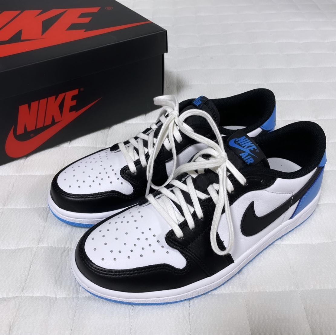 Jordan 1 Retro Low OG Black and Dark Powder Blue 착용 스타일
