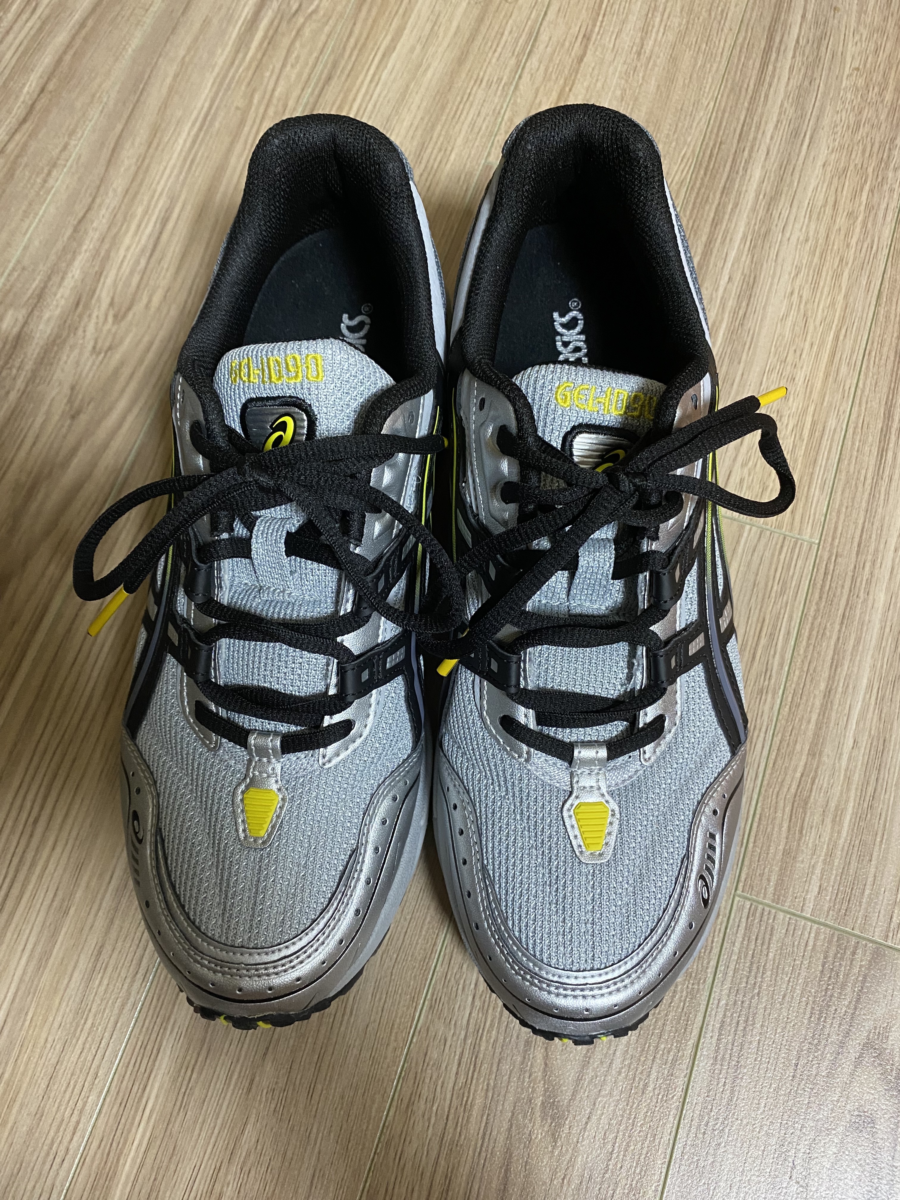 Asics Gel-1090 Mid Grey Black 착용 스타일 - 3