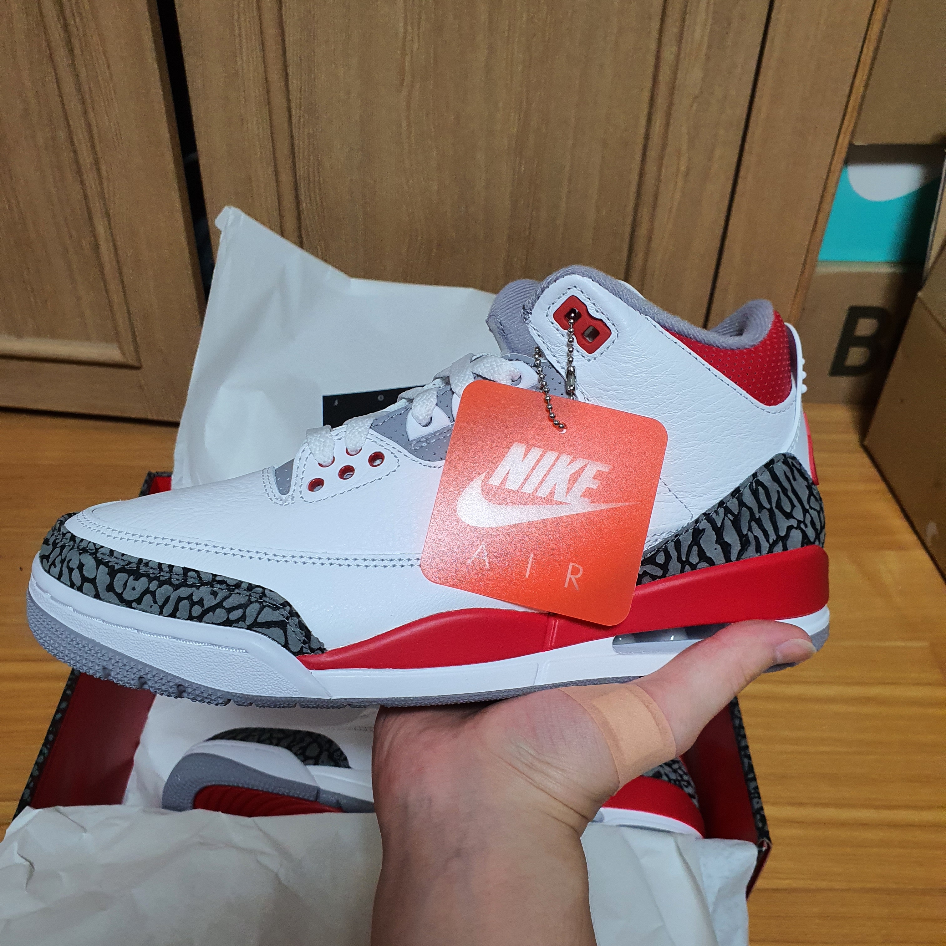Jordan 3 Retro Fire Red 2022 착용 스타일 - 1