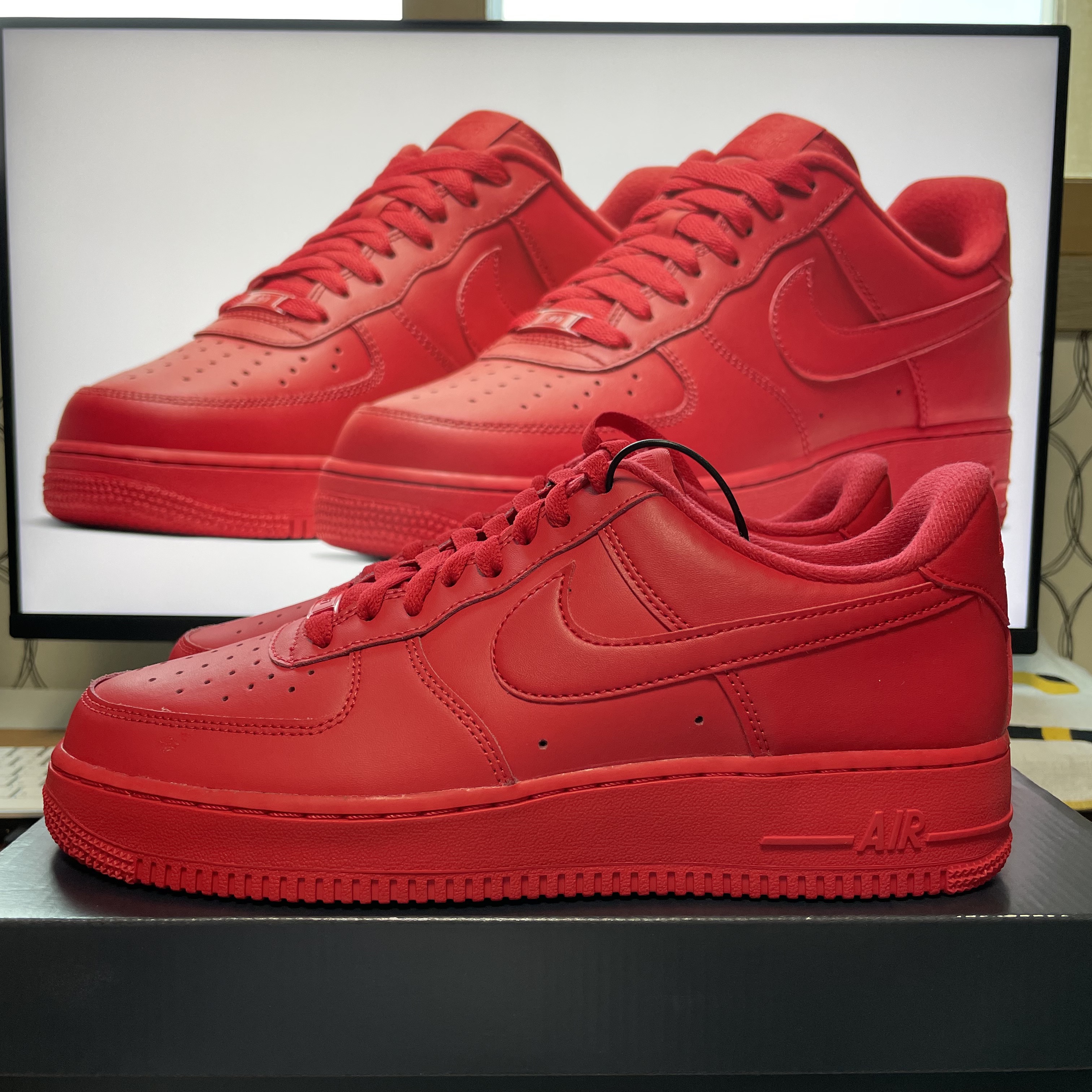 Nike Air Force 1 '07 LV8 Low 1 Triple Red 착용 스타일 - 1