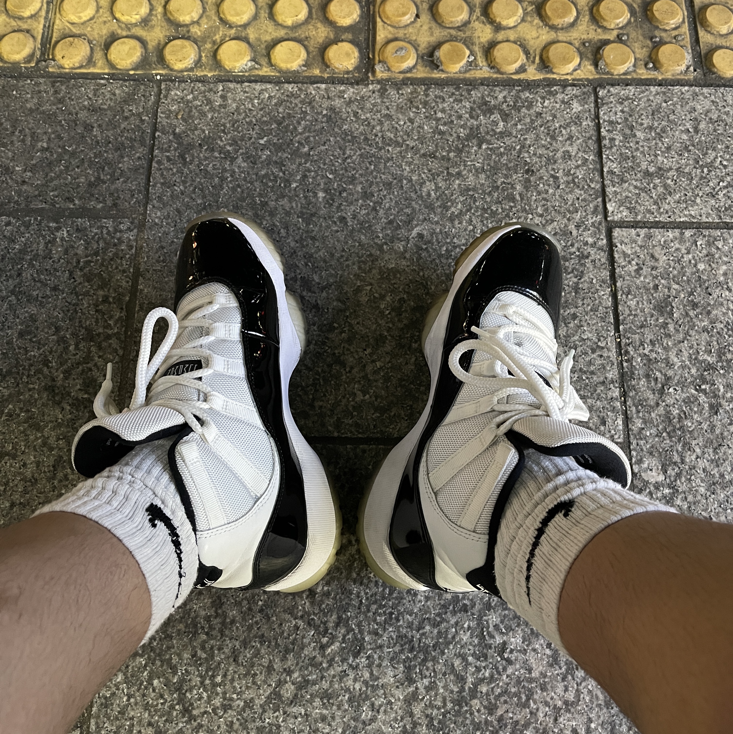 Jordan 11 Retro Concord 2018 착용 스타일 - 2