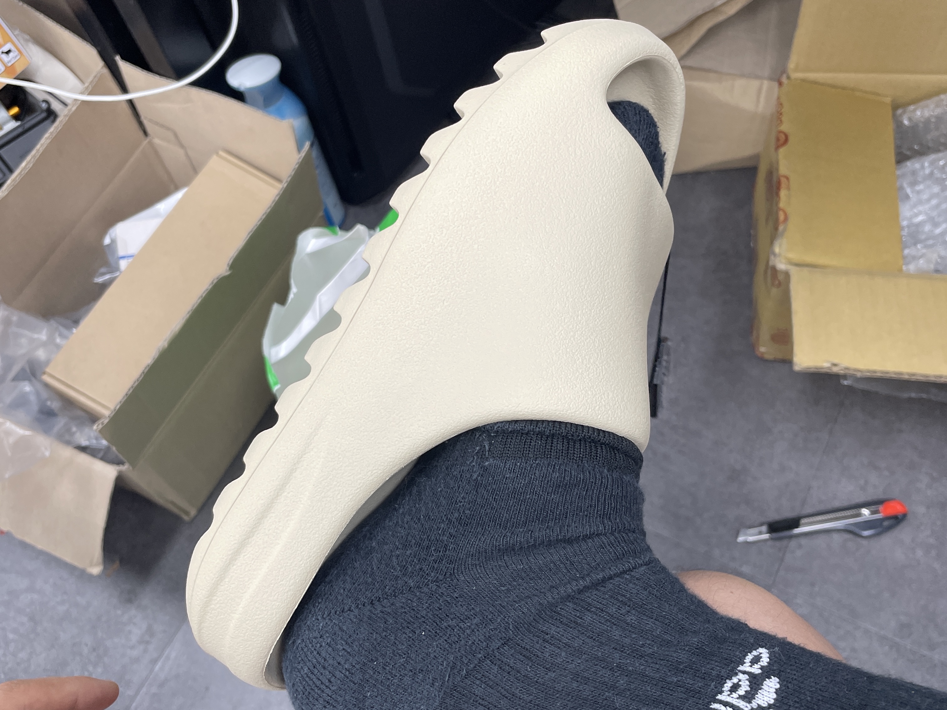 Adidas Yeezy Slide Bone 2022/2023 착용 스타일