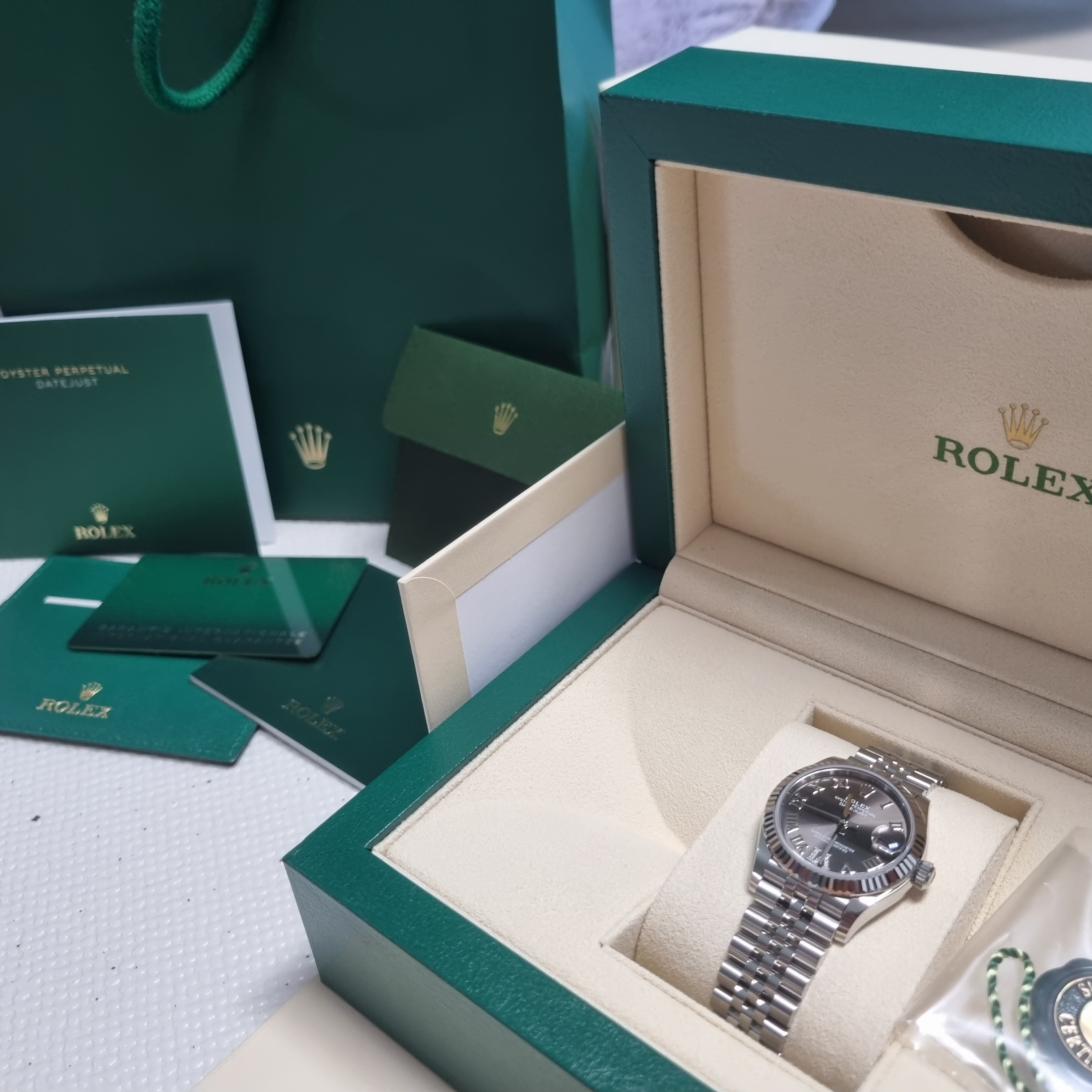 Rolex Datejust 31mm 278274 Dark Grey Roman Diamond-Set Jubilee 착용 스타일 - 2