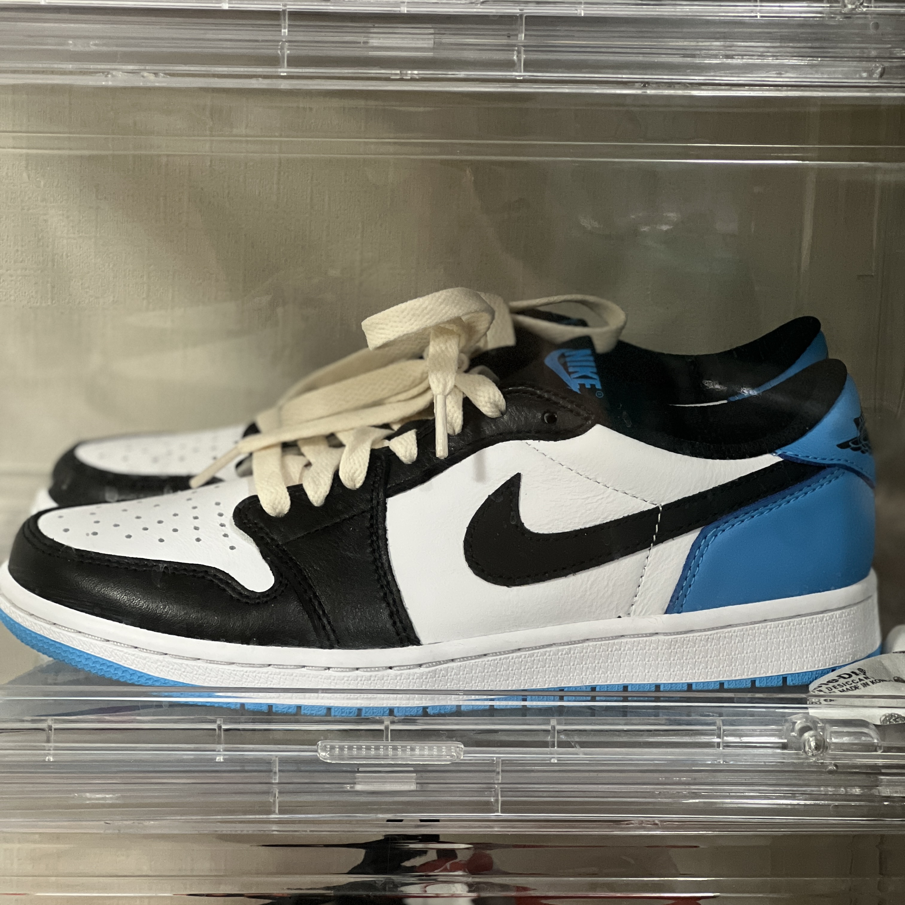 Jordan 1 Retro Low OG Black and Dark Powder Blue, (W) Jordan 1 Retro Low OG Black and Dark Powder Blue 착용 스타일 - 1
