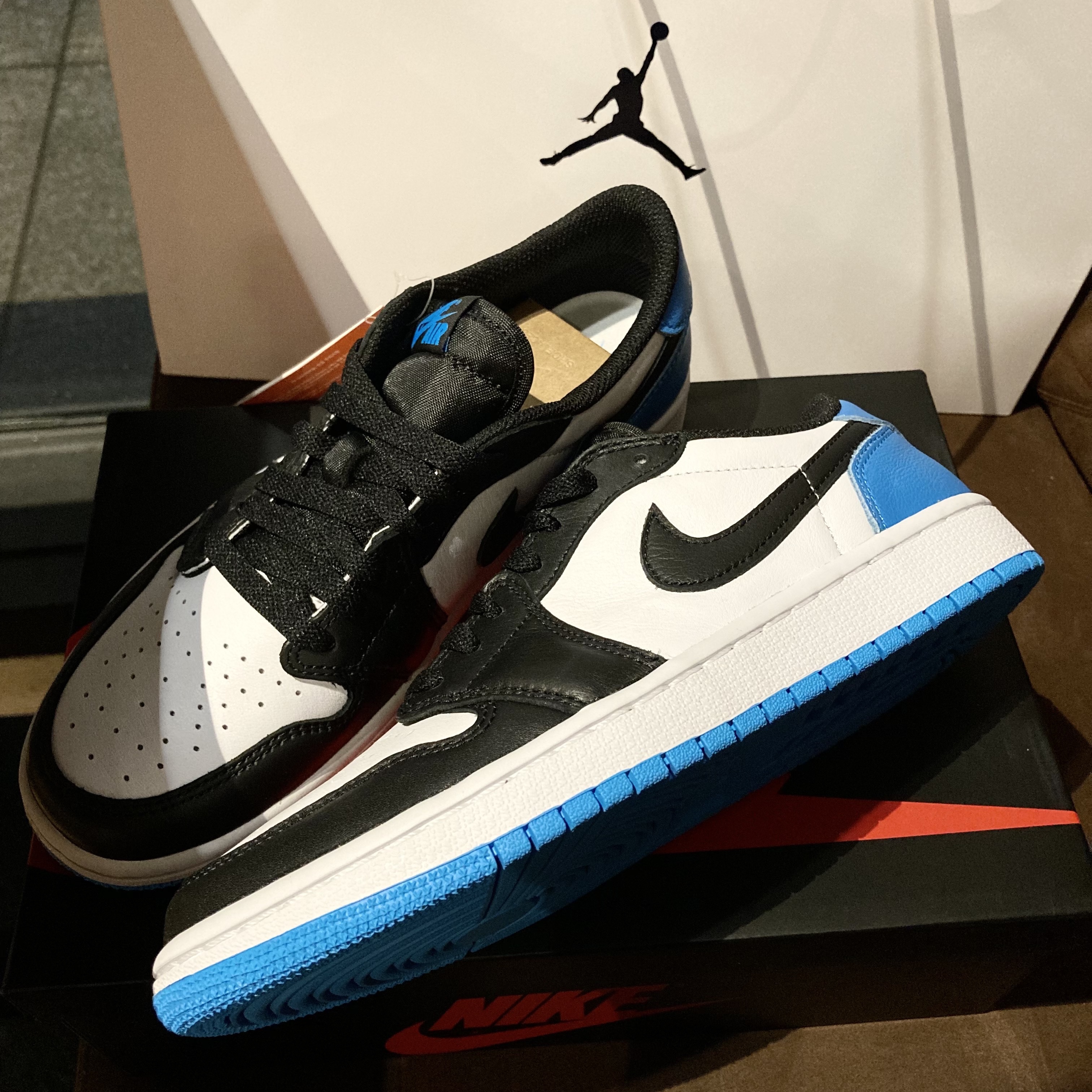 (W) Jordan 1 Retro Low OG Black and Dark Powder Blue 착용 스타일