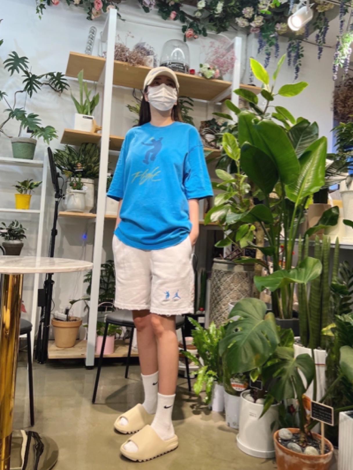 Adidas Yeezy Slide Bone 2022/2023, Jordan x Union Graphic T-Shirt Equater Blue - Asia 착용 스타일