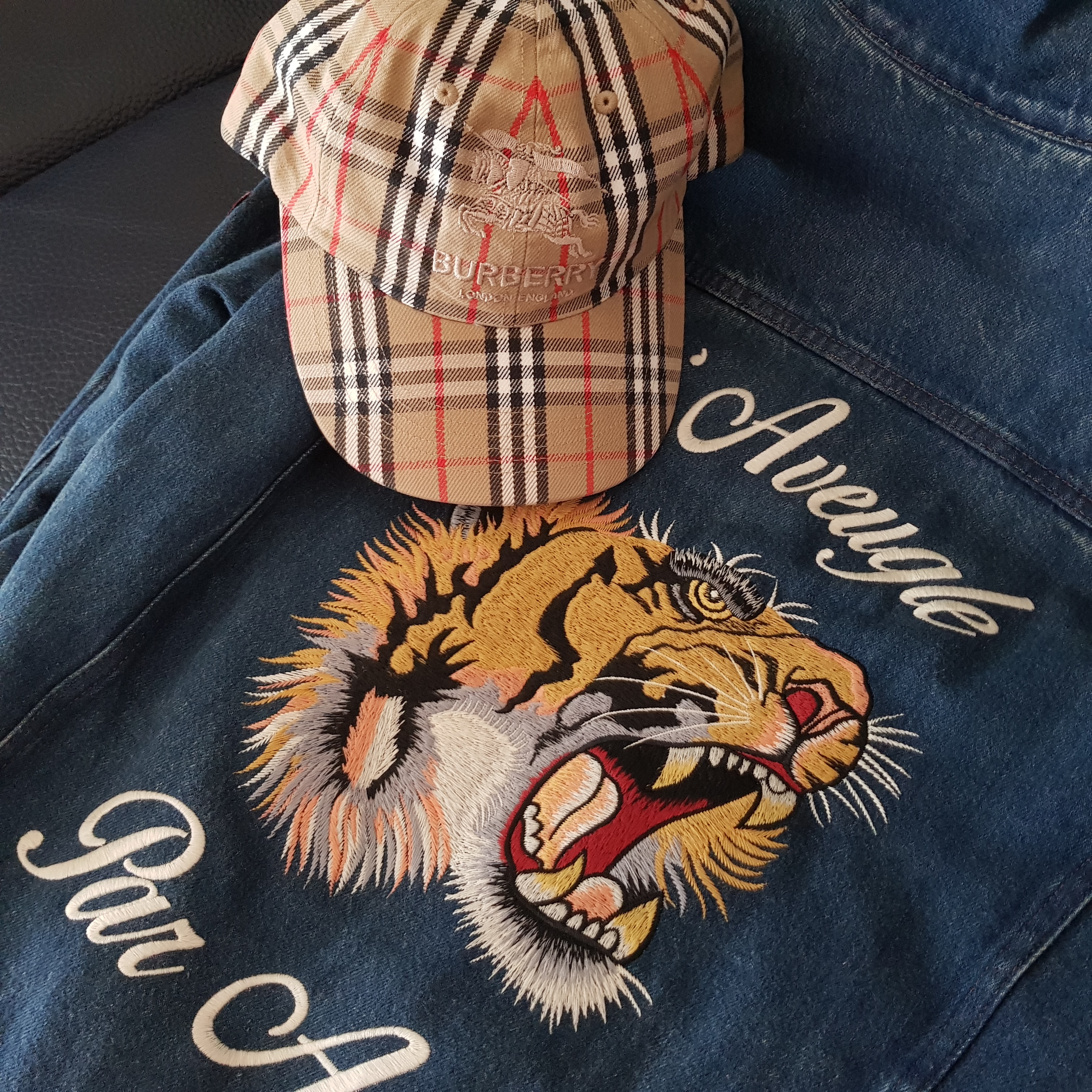 Supreme x Burberry Denim 6-Panel Beige - 22SS, Chrome Hearts Cuntvoluted Black 18K Gold Plated 착용 스타일 - 1