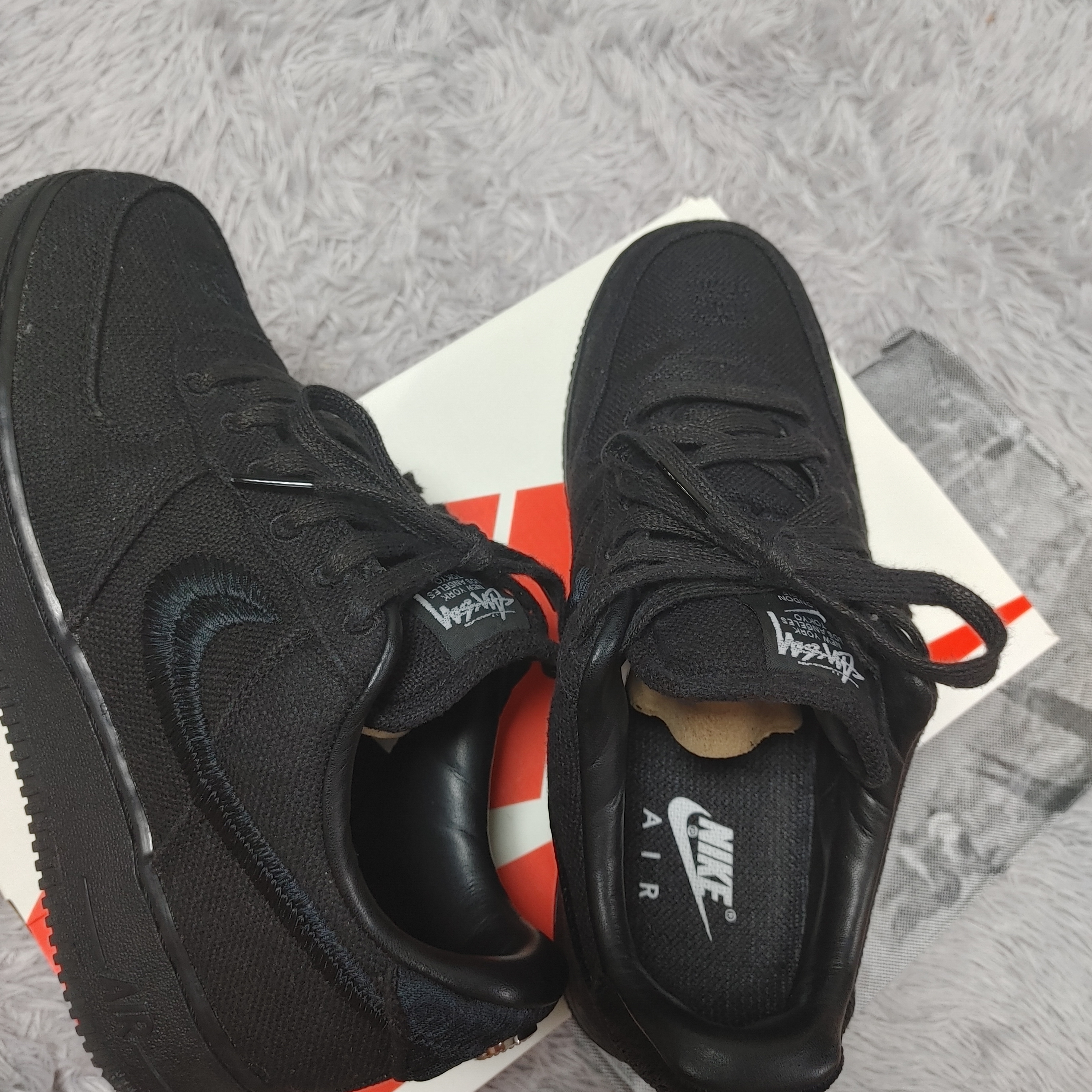 Nike x Stussy Air Force 1 Low Triple Black 착용 스타일 - 2