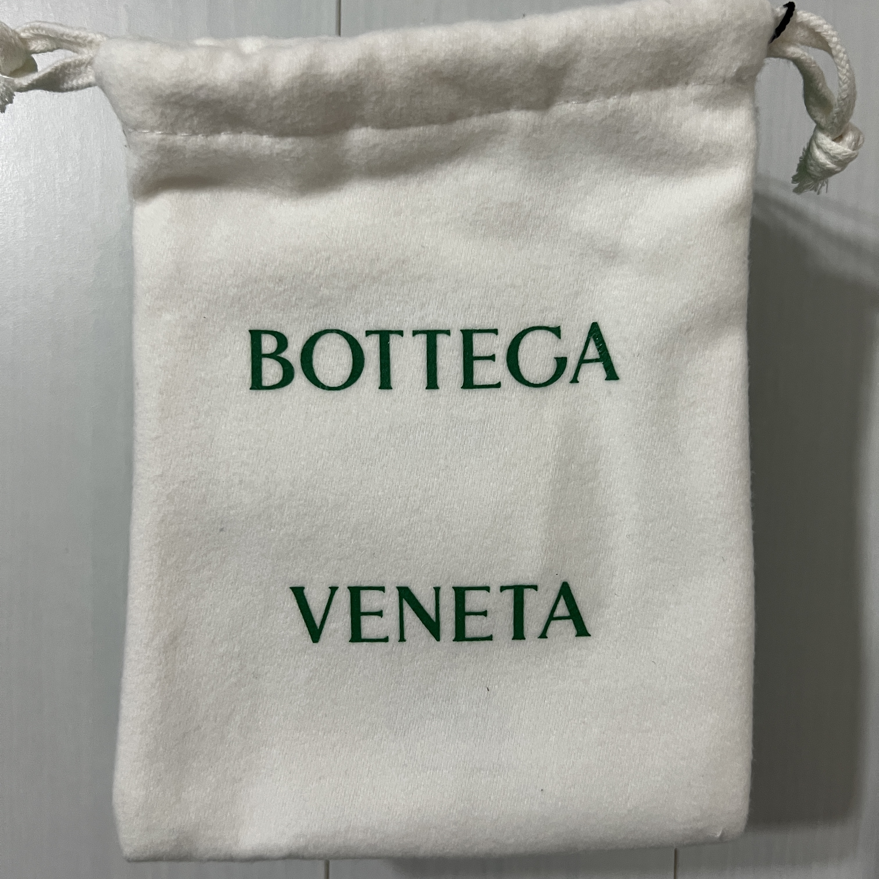 Bottega Veneta Credit Card Case Calfskin Parakeet 착용 스타일 - 3