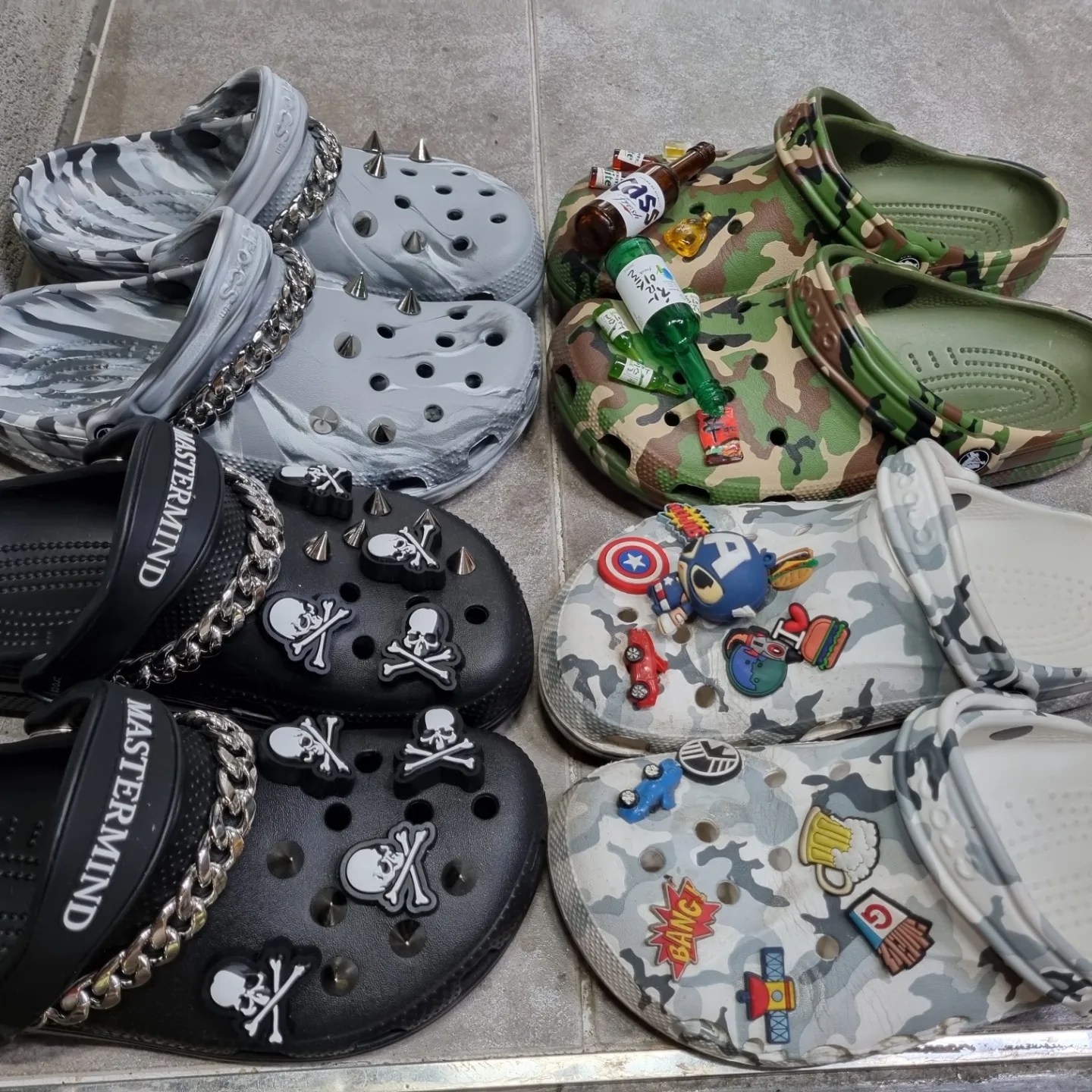 Crocs x Mastermind Classic Clog Black 착용 스타일 - 2