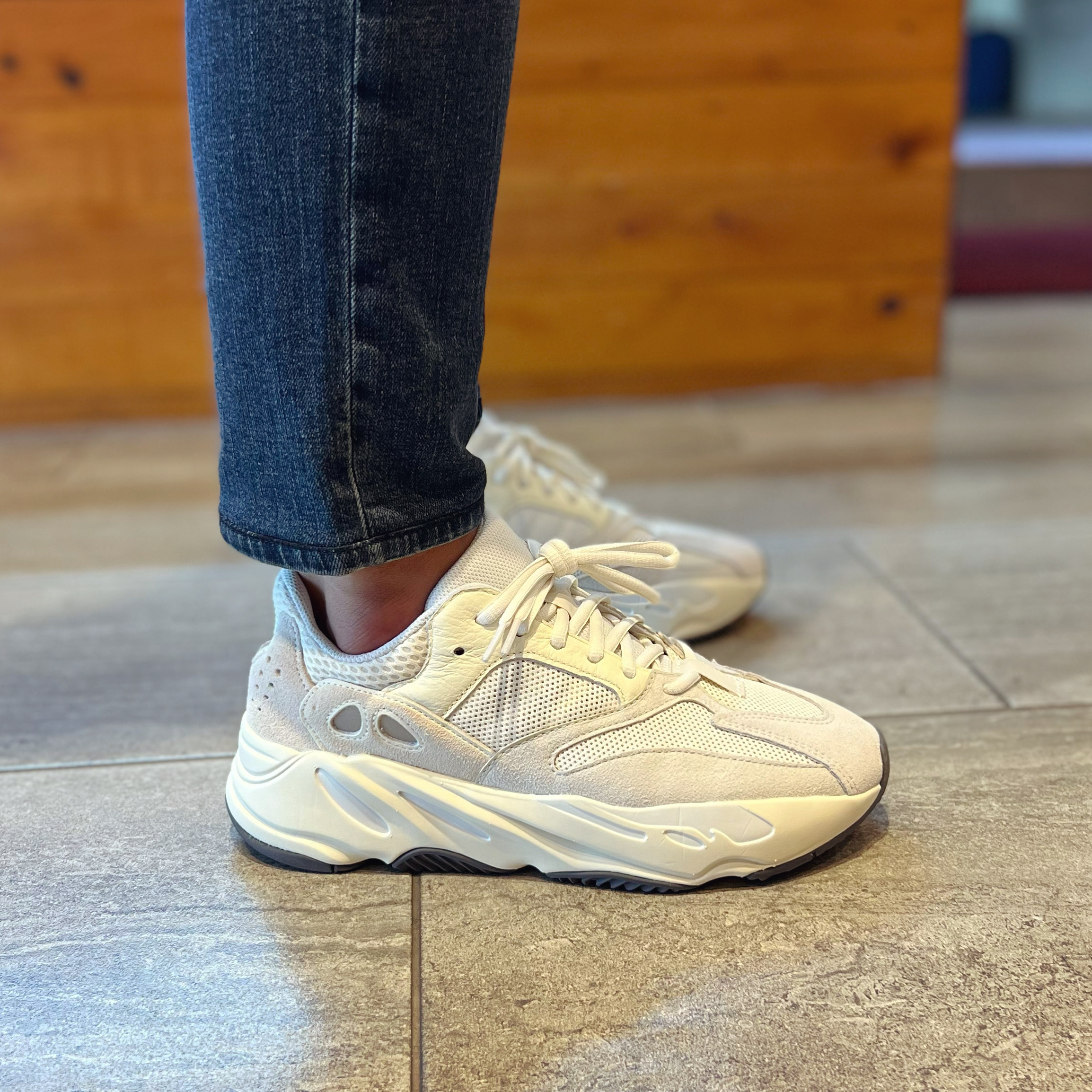 Adidas Yeezy Boost 700 Analog 2022/2023 착용 스타일