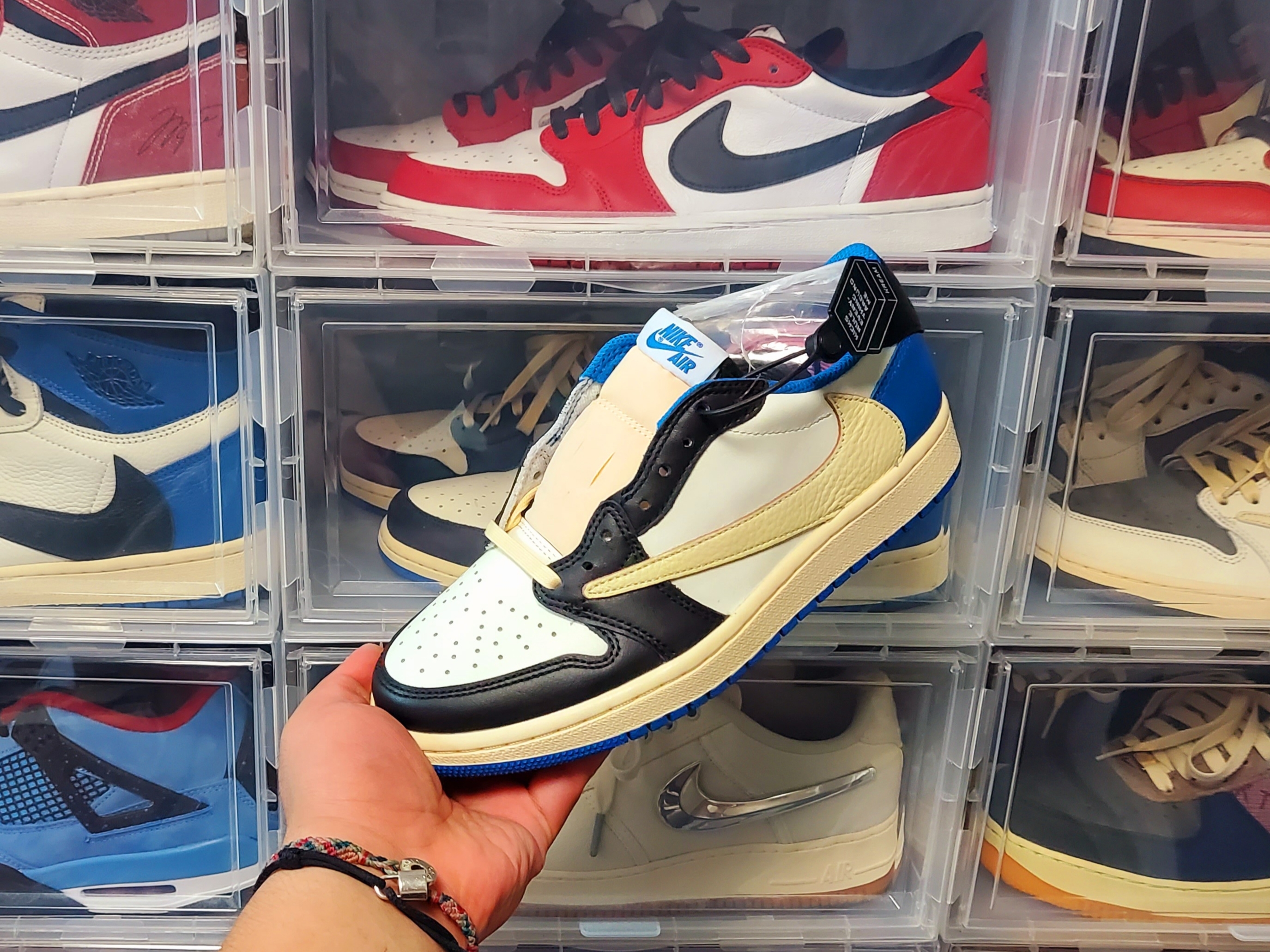 Jordan 1 x Travis Scott x Fragment Retro Low OG SP Military Blue 착용 스타일 - 1