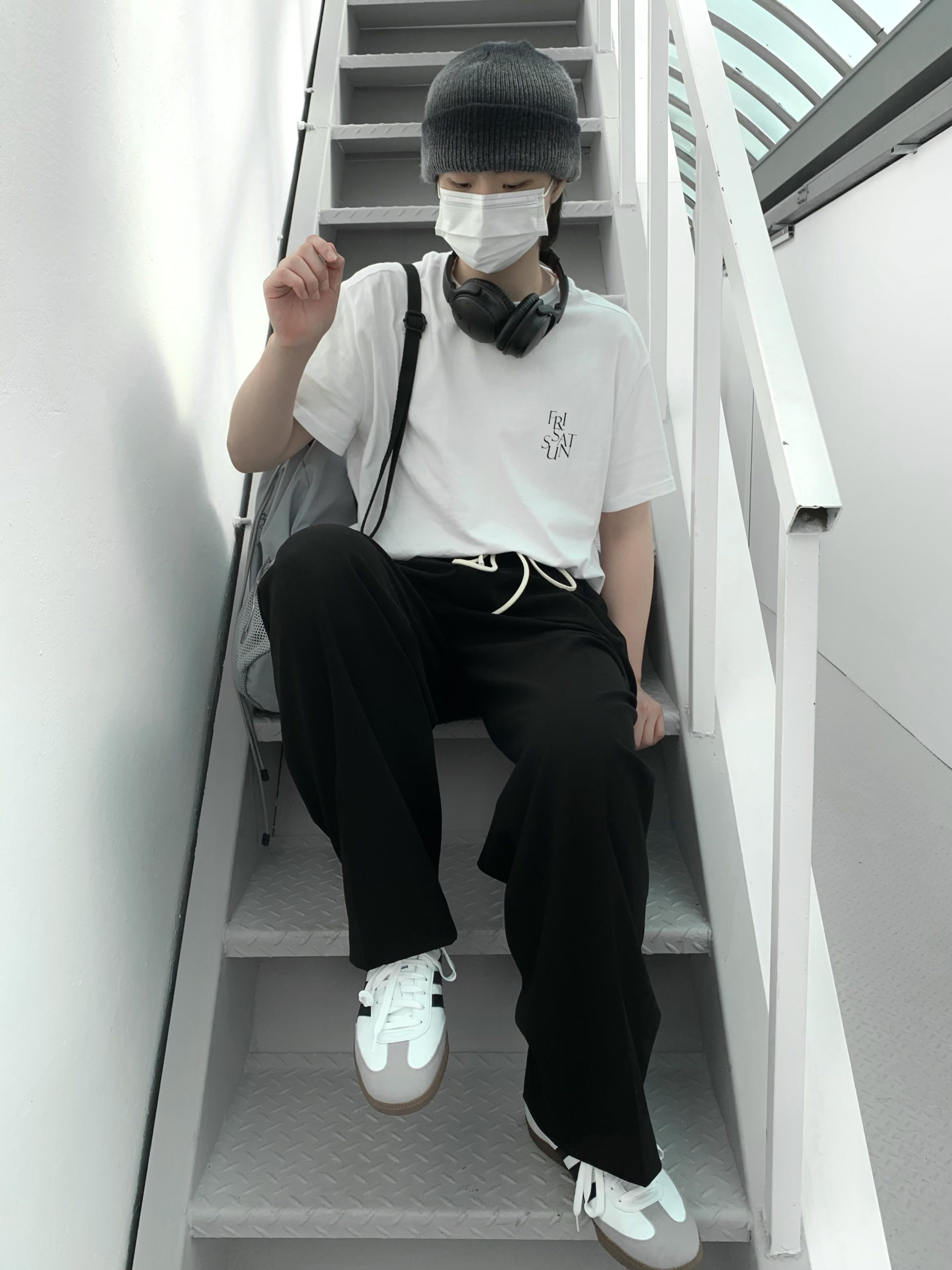 Adidas Samba Vegan White Black 착용 스타일 - 4