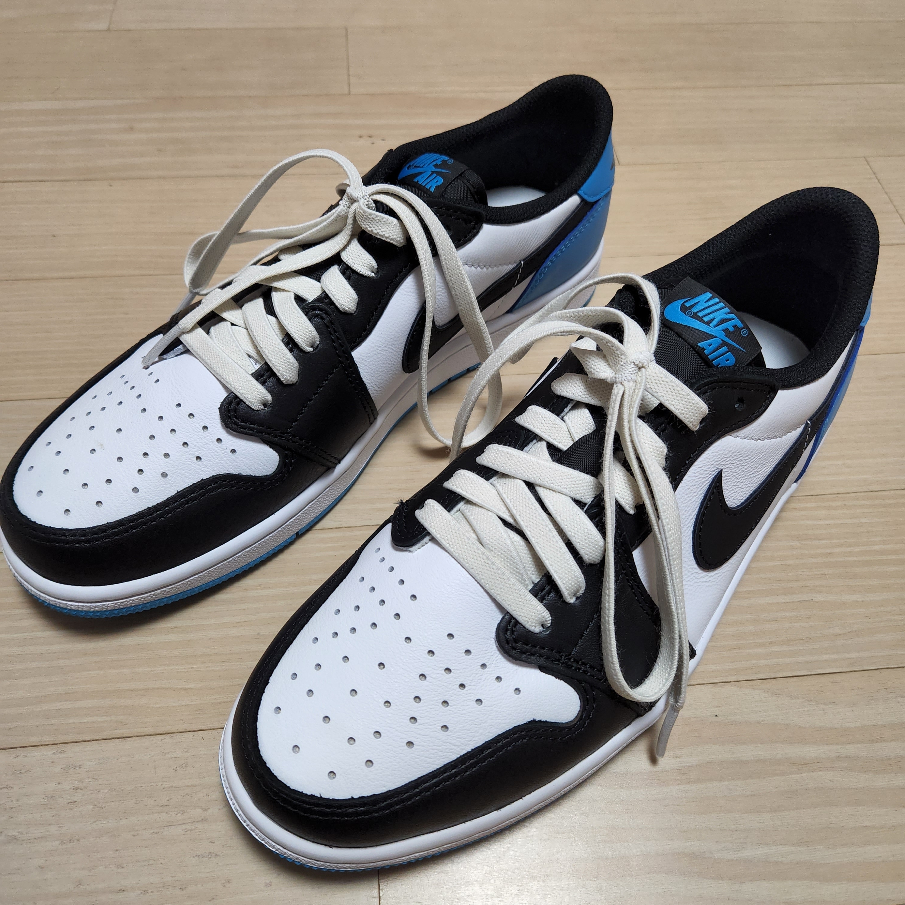 Jordan 1 Retro Low OG Black and Dark Powder Blue 착용 스타일