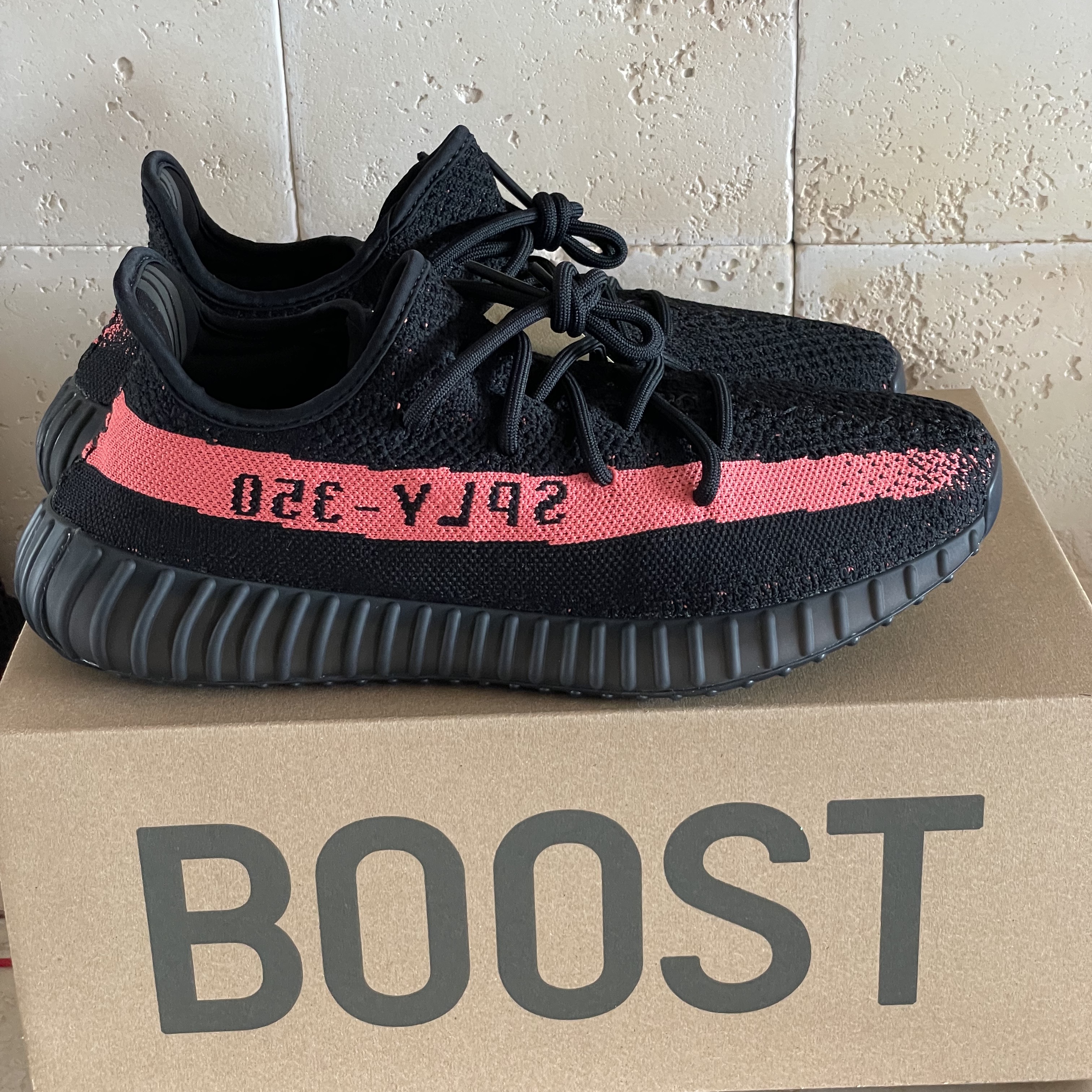 Adidas Yeezy Boost 350 V2 Core Black Red 2022/2023, Nike Dunk Low Retro Championship Court Purple 착용 스타일 - 5