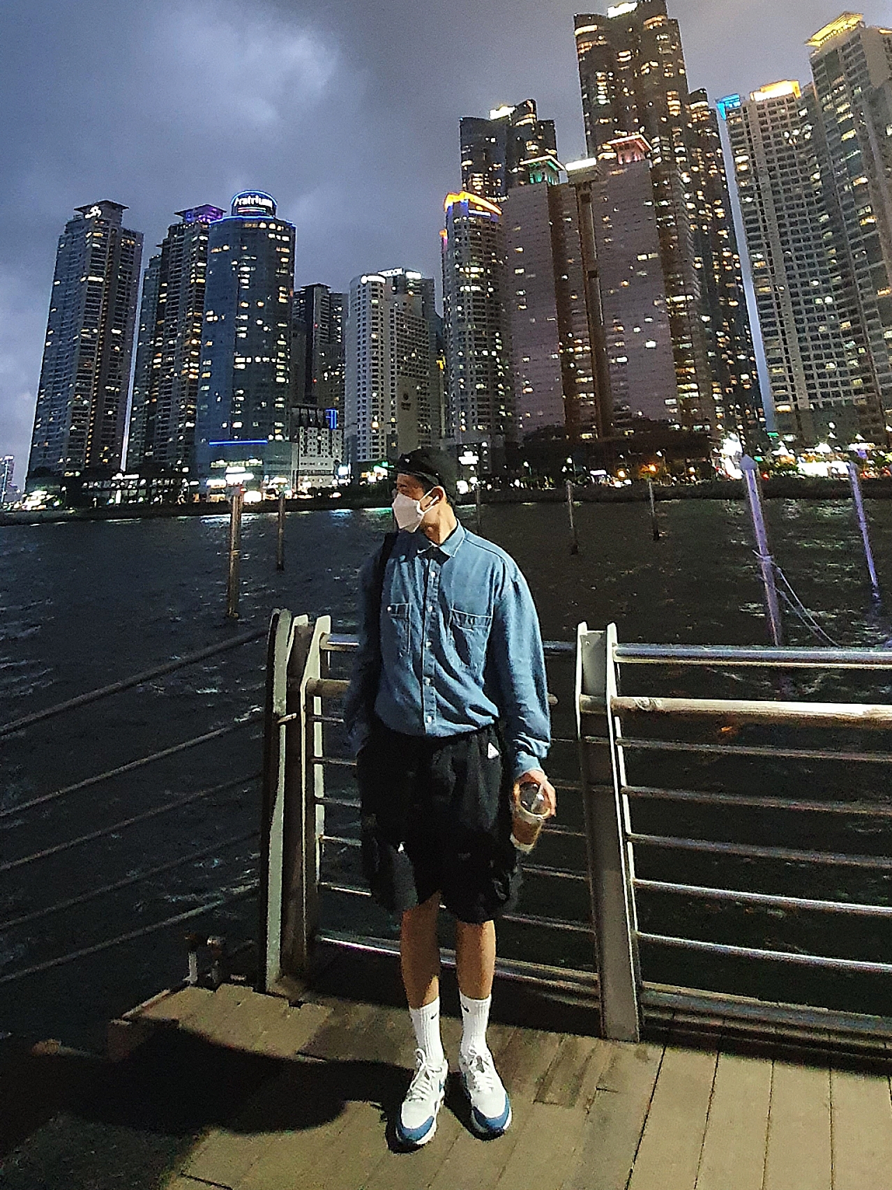 Nike ACG Cargo Shorts Black - US/EU, Supreme Military Camp Cap Black - 21FW 착용 스타일