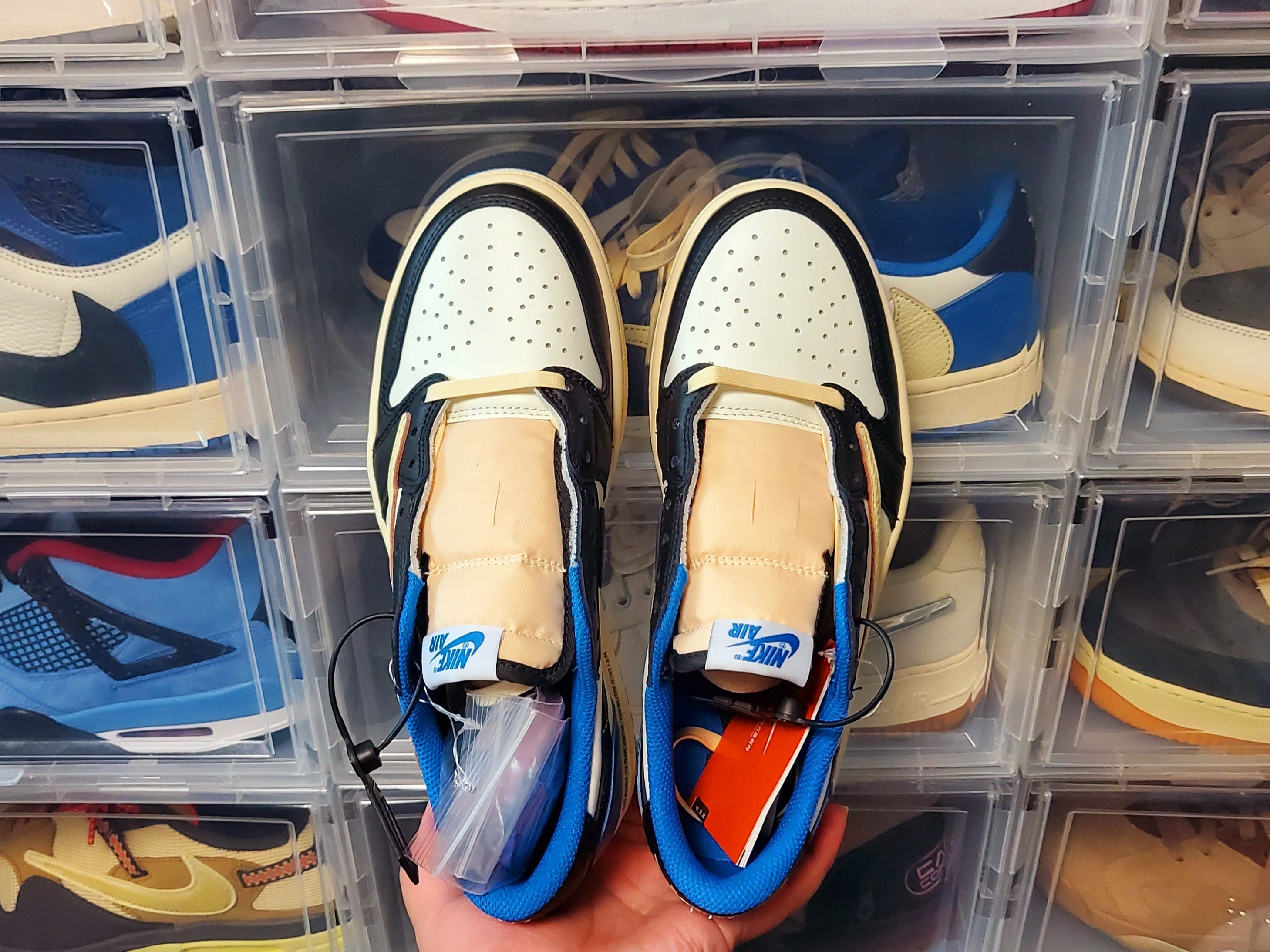 Jordan 1 x Travis Scott x Fragment Retro Low OG SP Military Blue 착용 스타일 - 4