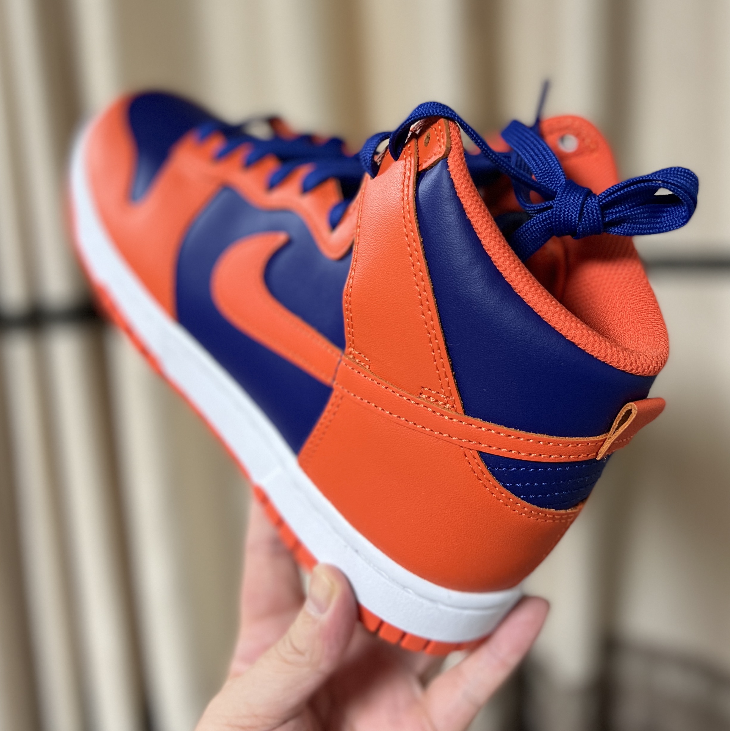 Nike Dunk High Retro Orange and Deep Royal 착용 스타일 - 2