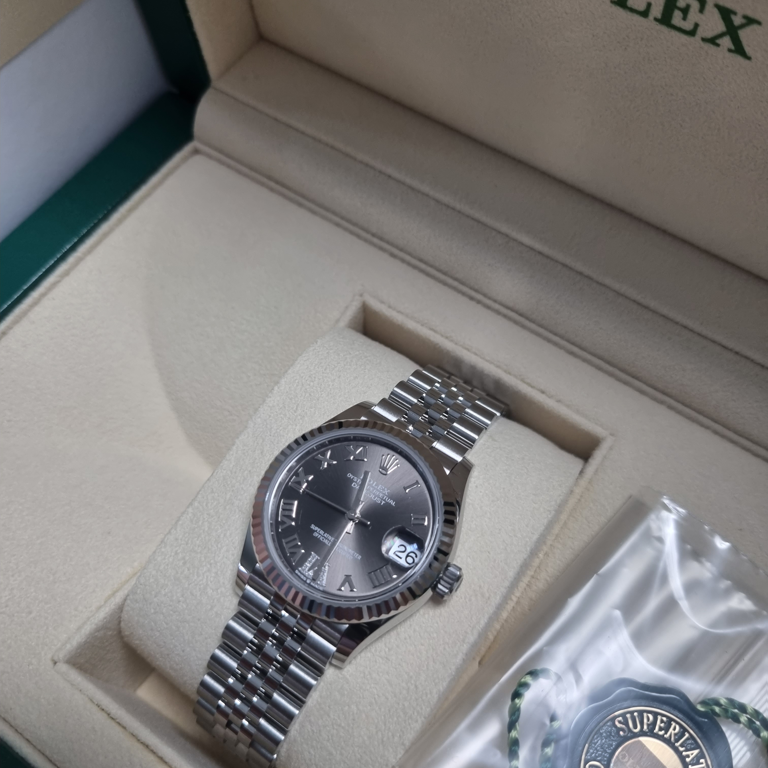 Rolex Datejust 31mm 278274 Dark Grey Roman Diamond-Set Jubilee 착용 스타일 - 3
