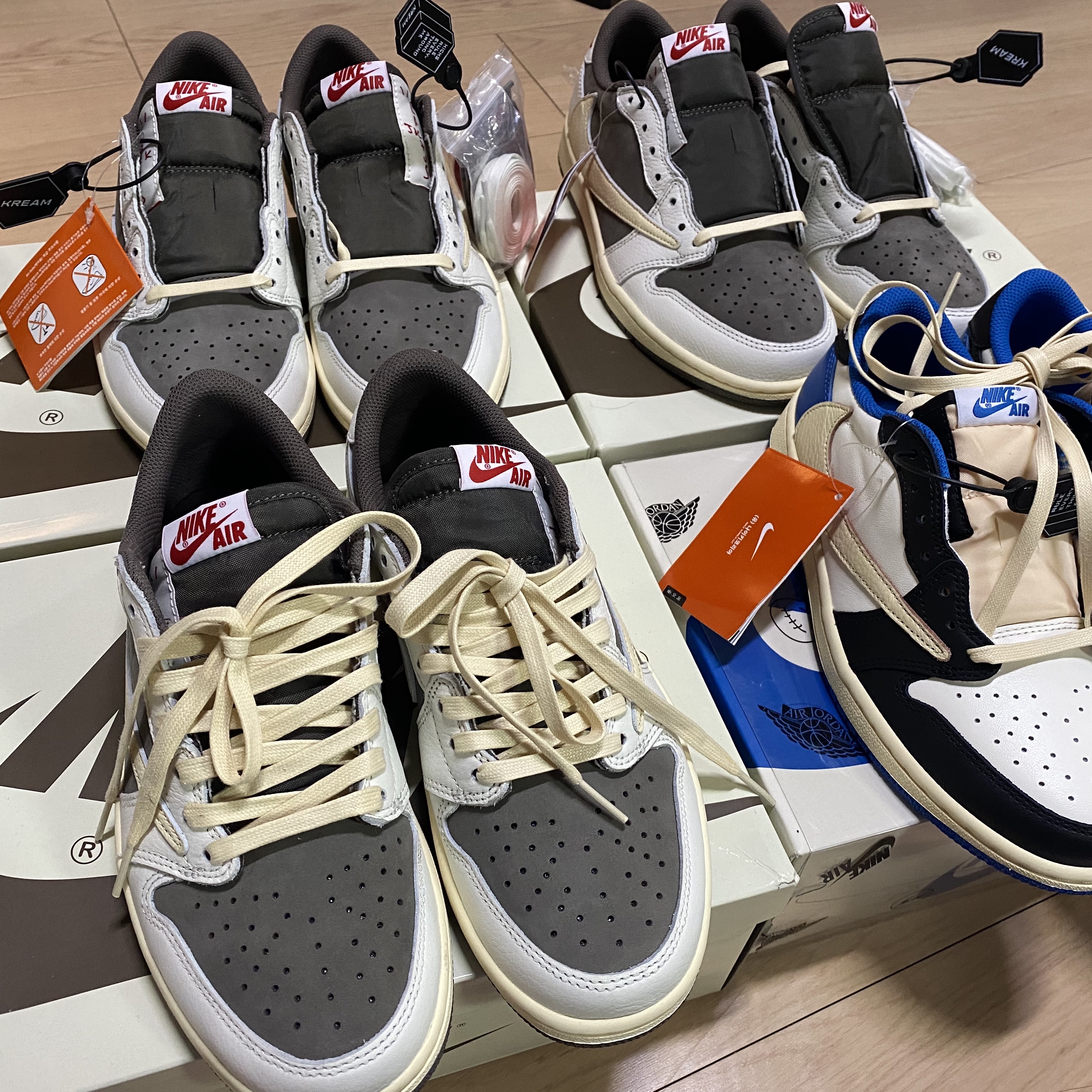 Jordan 1 x Travis Scott x Fragment Retro Low OG SP Military Blue, Jordan 1 x Travis Scott Retro Low OG SP Sail and Ridgerock 착용 스타일