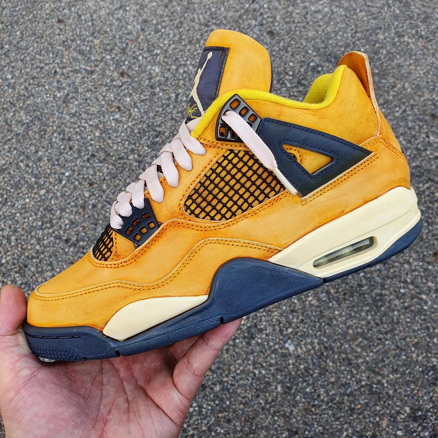Jordan 4 Retro Tour Yellow 착용 스타일 - 5