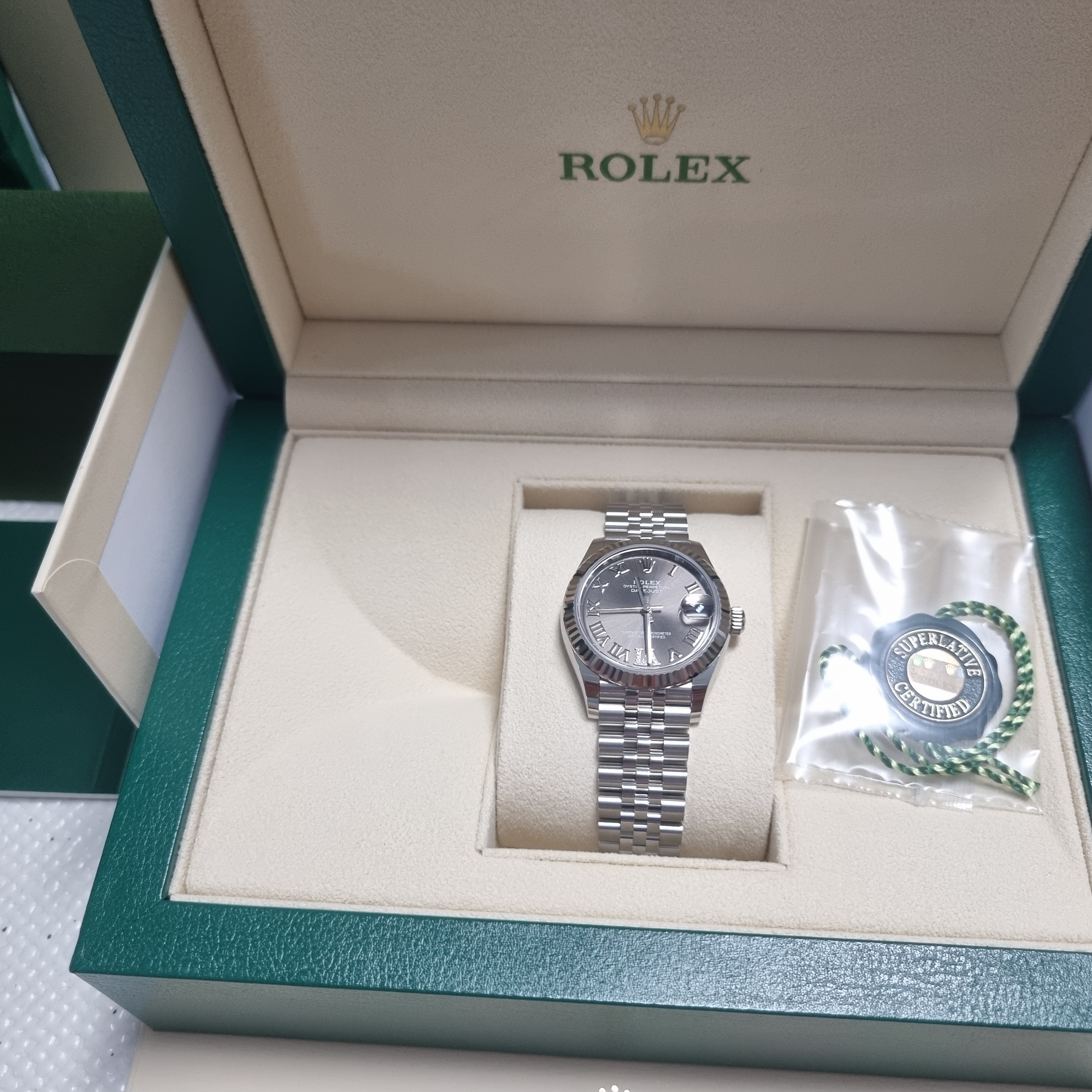 Rolex Datejust 31mm 278274 Dark Grey Roman Diamond-Set Jubilee 착용 스타일 - 4