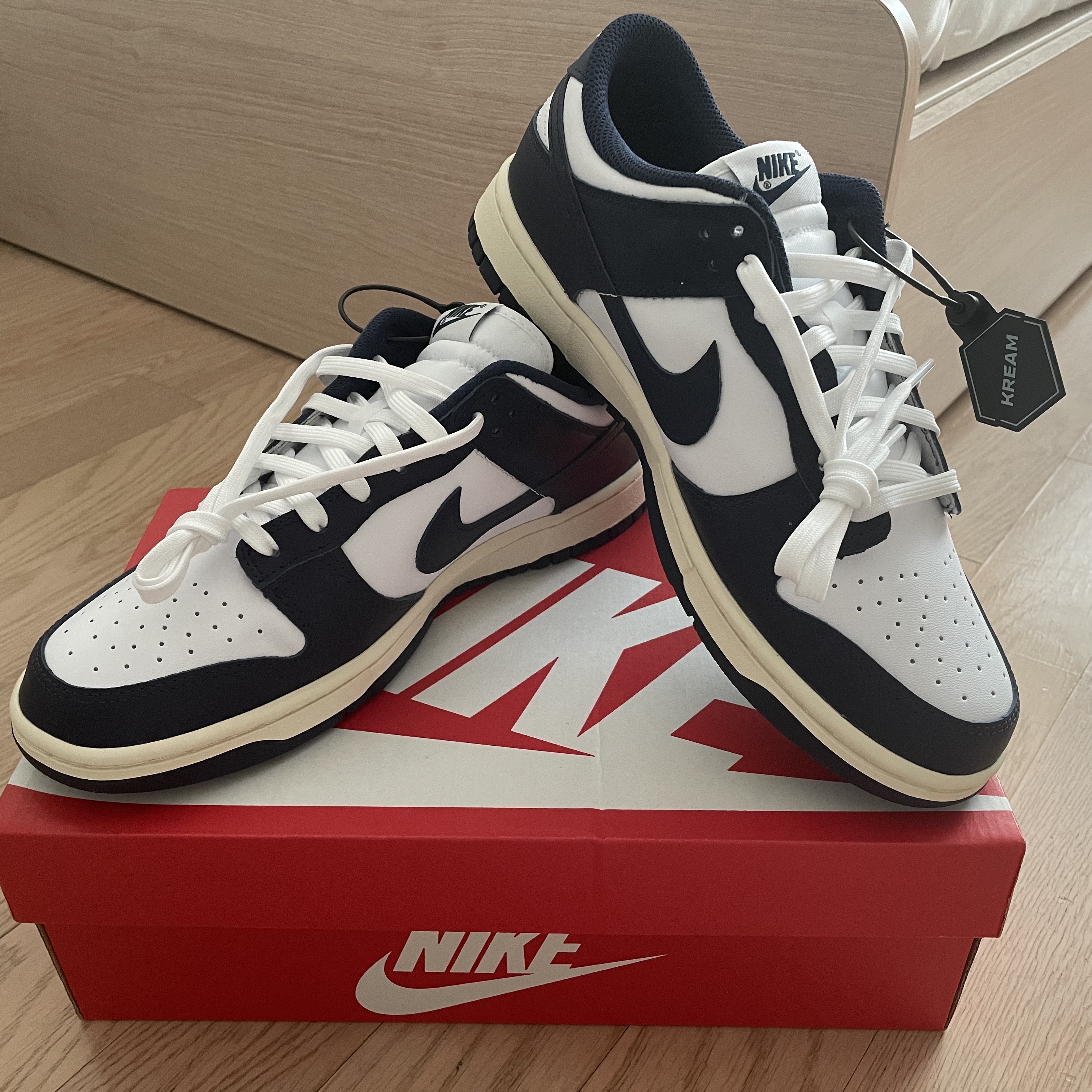 Jordan 1 Mid Light Smoke Grey, (W) Nike Dunk Low Vintage Midnight Navy 착용 스타일 - 5