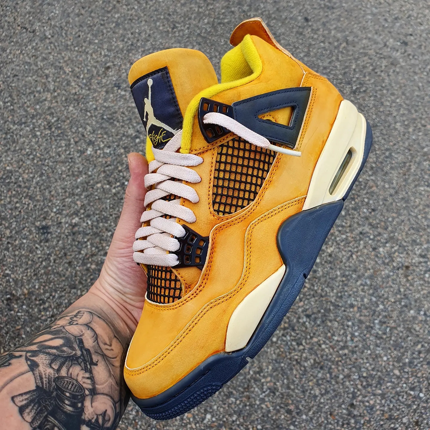 Jordan 4 Retro Tour Yellow 착용 스타일 - 4