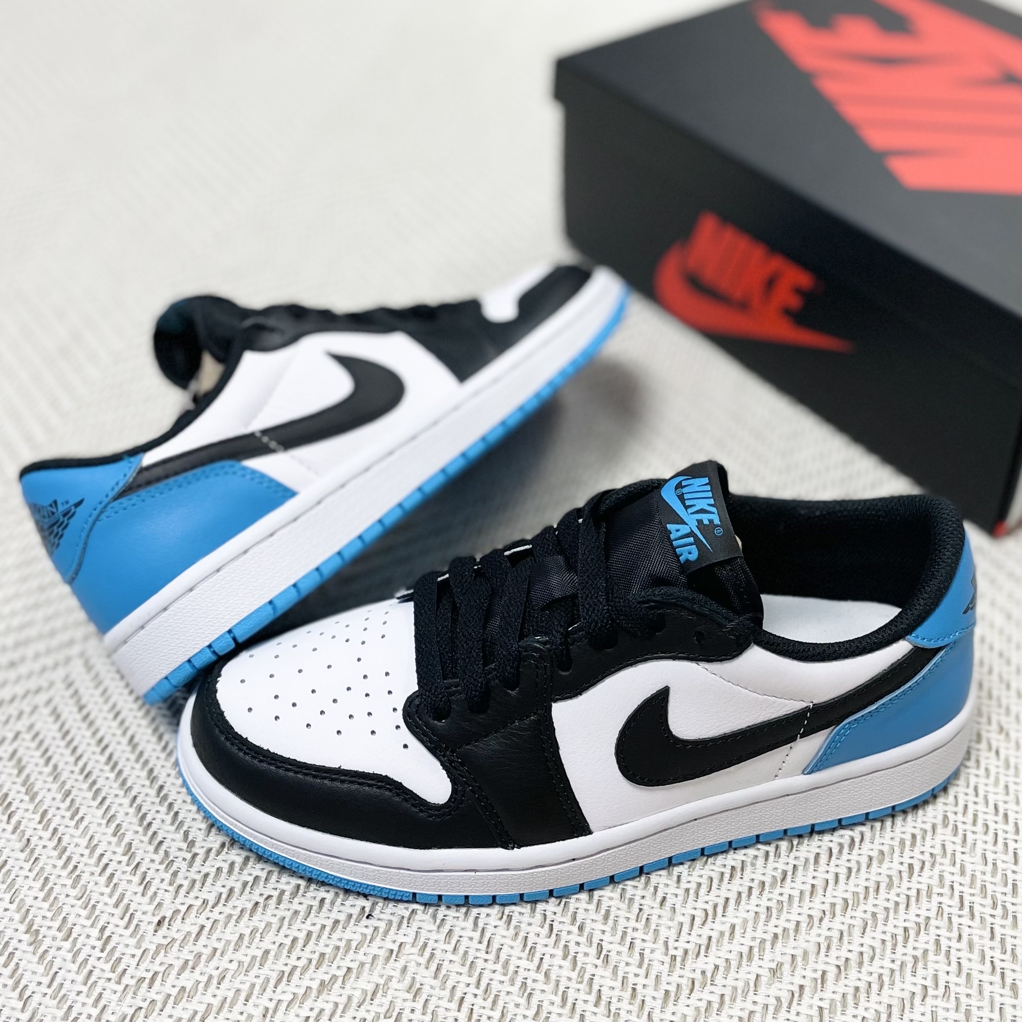 (W) Jordan 1 Retro Low OG Black and Dark Powder Blue, Jordan 1 Retro Low OG Black and Dark Powder Blue 착용 스타일