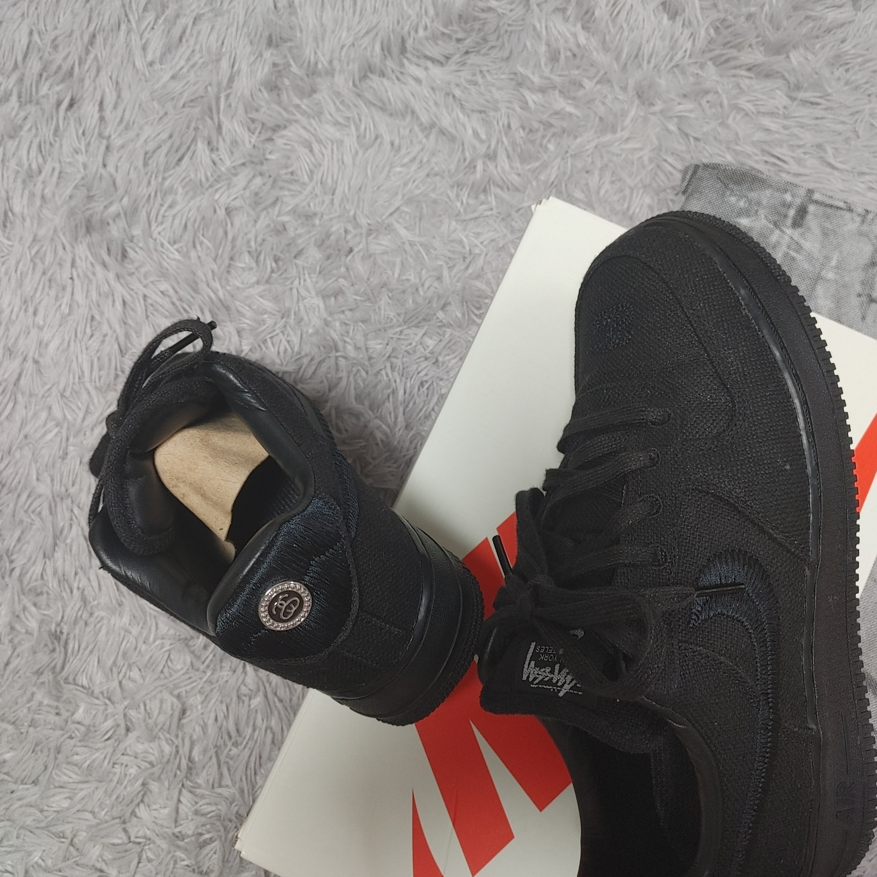 Nike x Stussy Air Force 1 Low Triple Black 착용 스타일 - 1