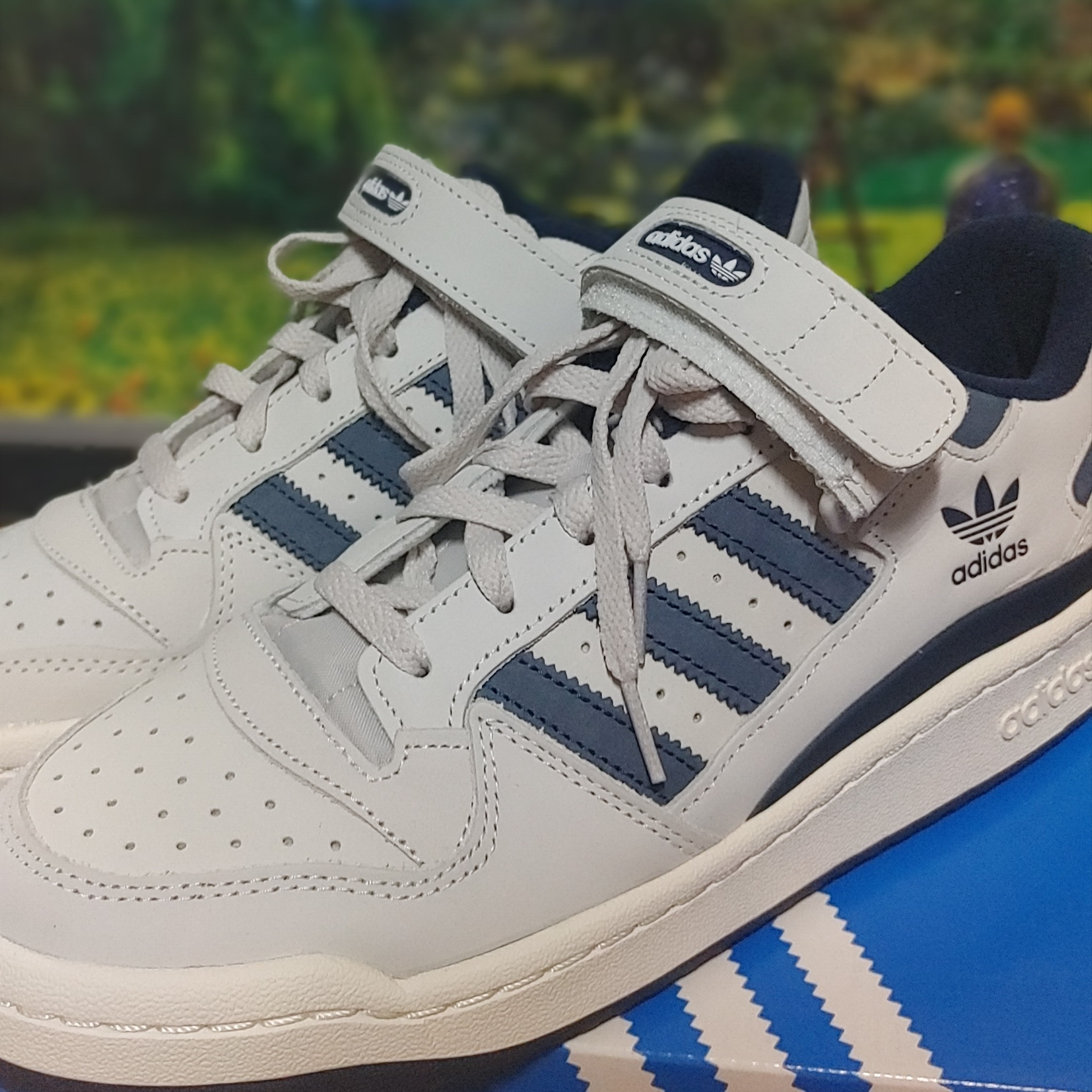 Adidas Forum Low White Collegiate Navy 착용 스타일