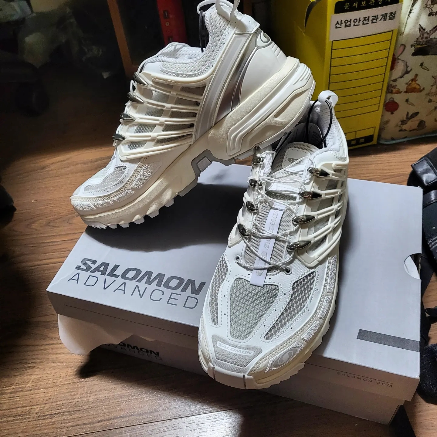 Salomon ACS Pro ADV Vanilla Lunar Rock 착용 스타일