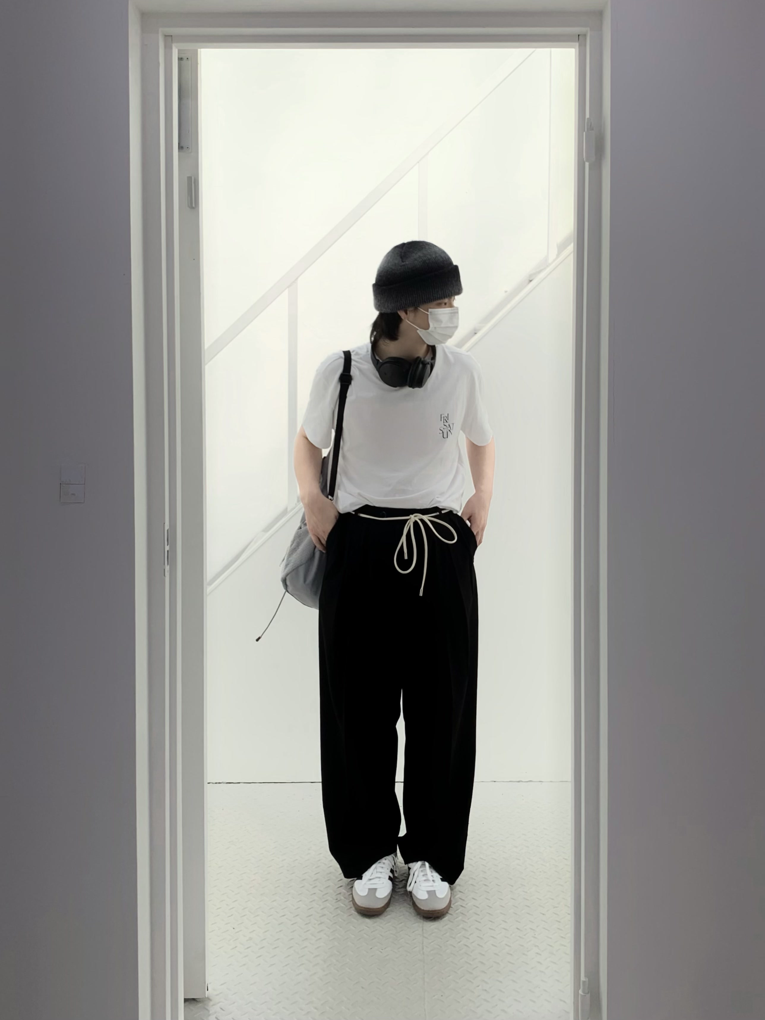 Adidas Samba Vegan White Black 착용 스타일 - 3
