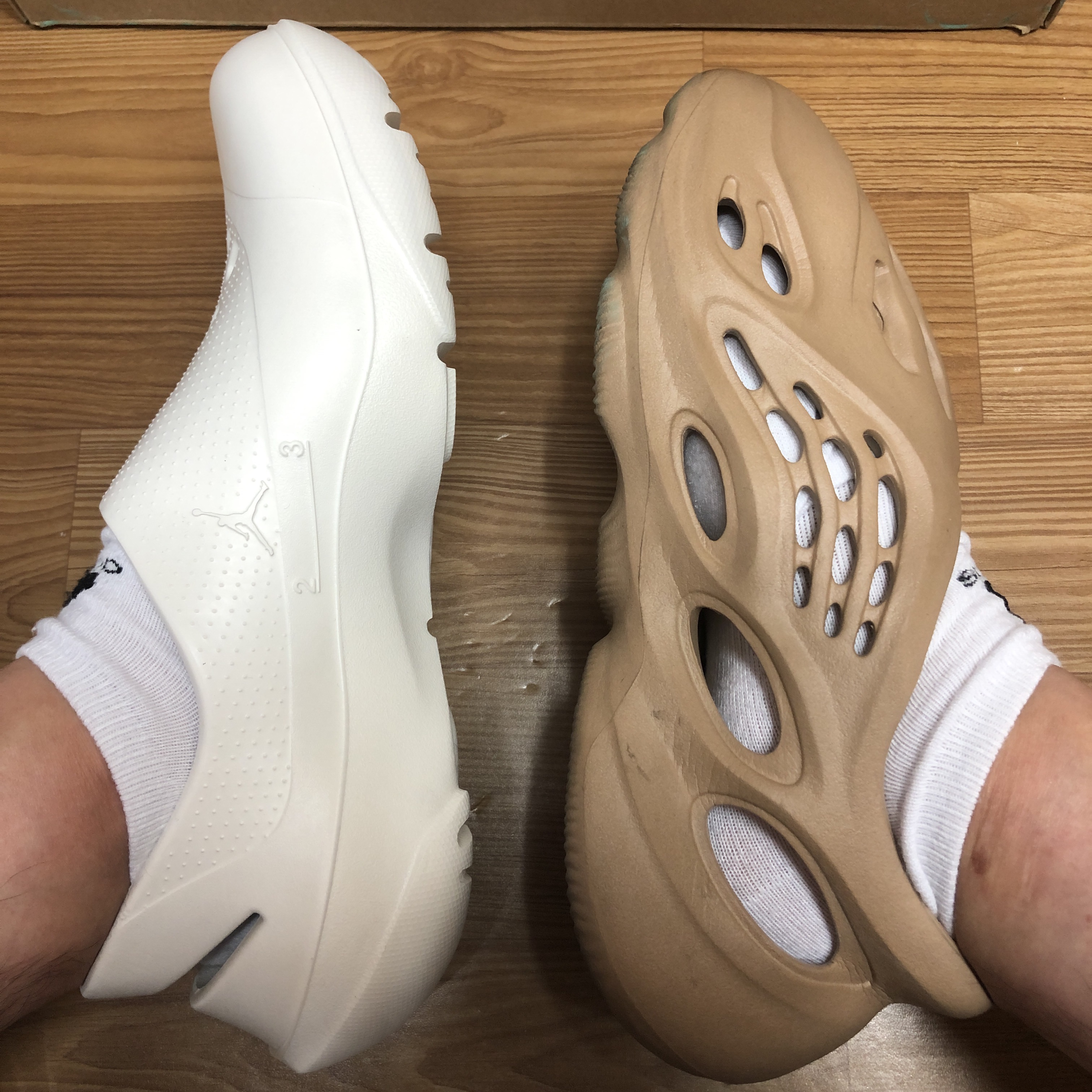 Jordan System .23 Sail and Cement Grey, Adidas Yeezy Foam RNNR Ochre 착용 스타일 - 2