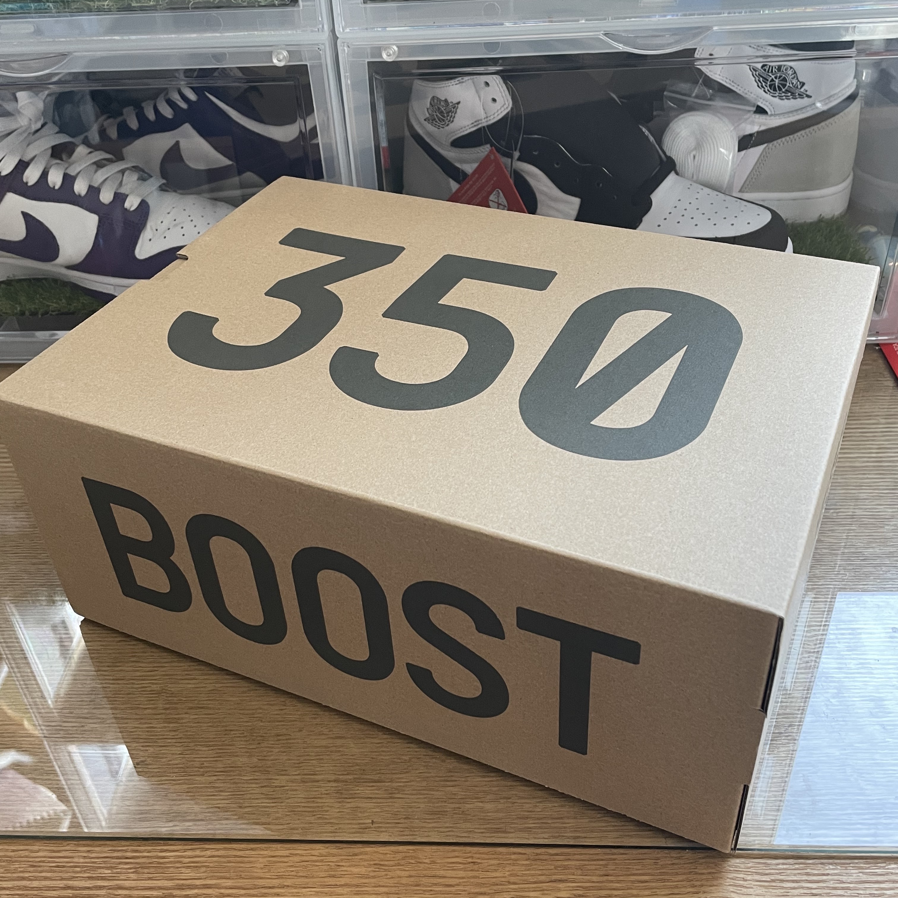 Adidas Yeezy Boost 350 V2 Core Black Red 2022/2023, Nike Dunk Low Retro Championship Court Purple 착용 스타일 - 1