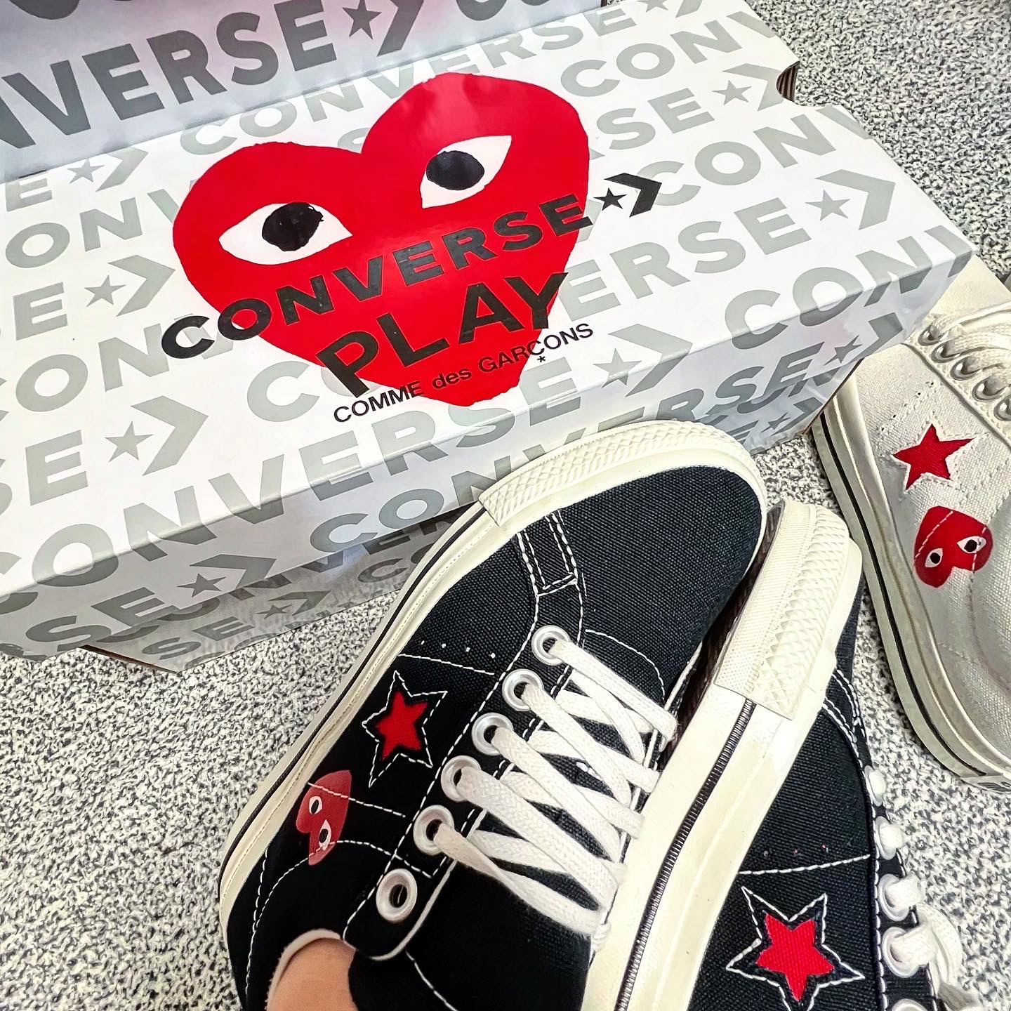 Converse x Play Comme des Garcons One Star Ox Black, Converse x Play Comme des Garcons One Star Ox Cloud Dancer 착용 스타일 - 2