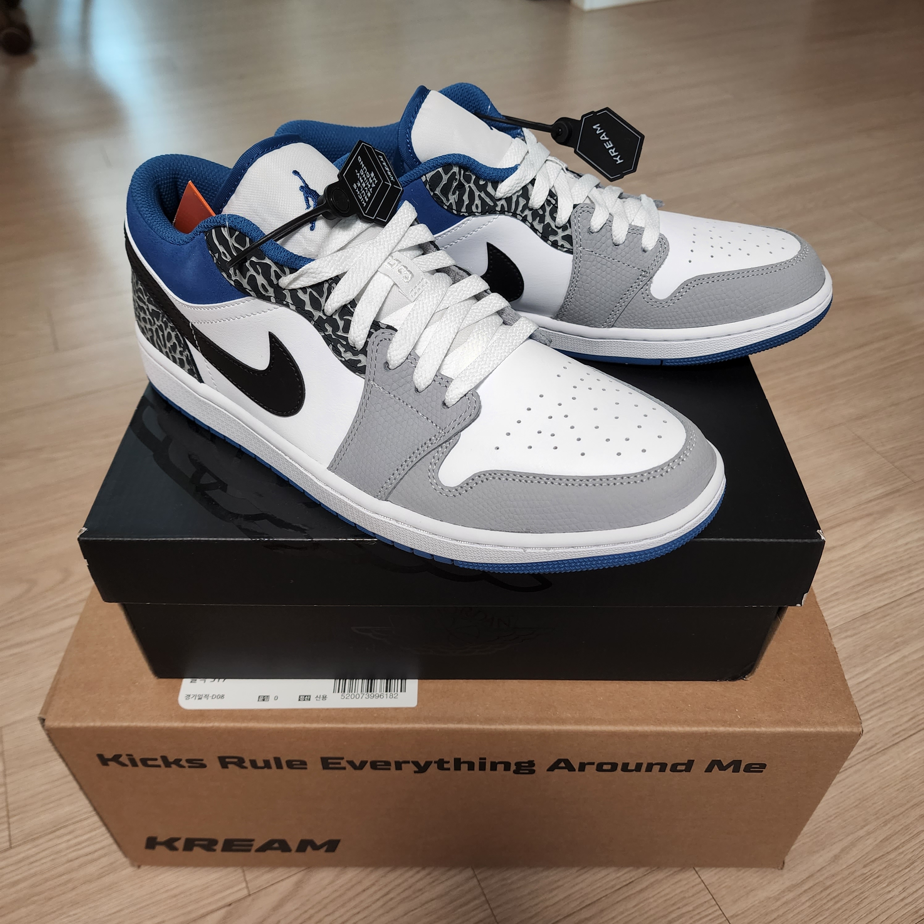 Jordan 1 Low SE White Cement Grey Blue 착용 스타일